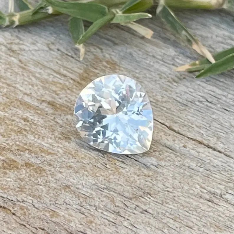 Natural Colourless Sapphire - Sapphirepal