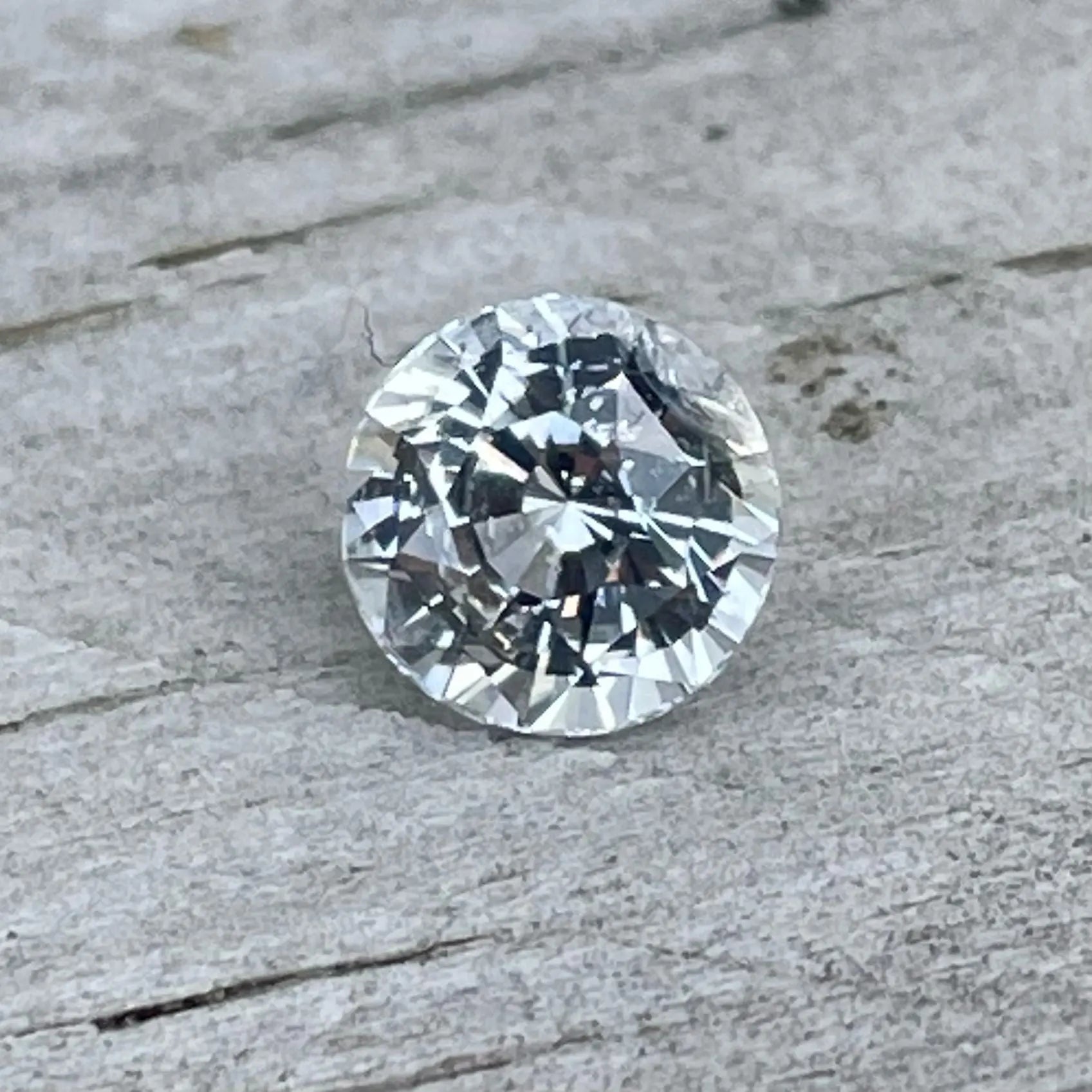 Natural Colourless Sapphire - Sapphirepal