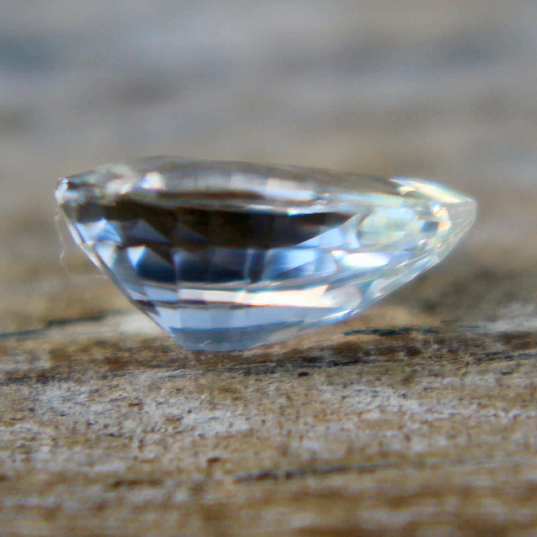 Natural Colourless Sapphire - Sapphirepal