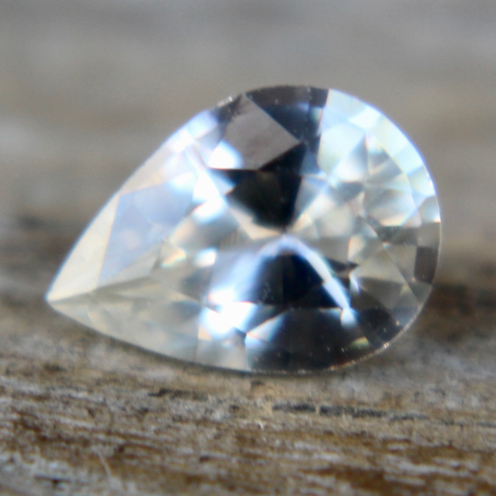 Natural Colourless Sapphire - Sapphirepal