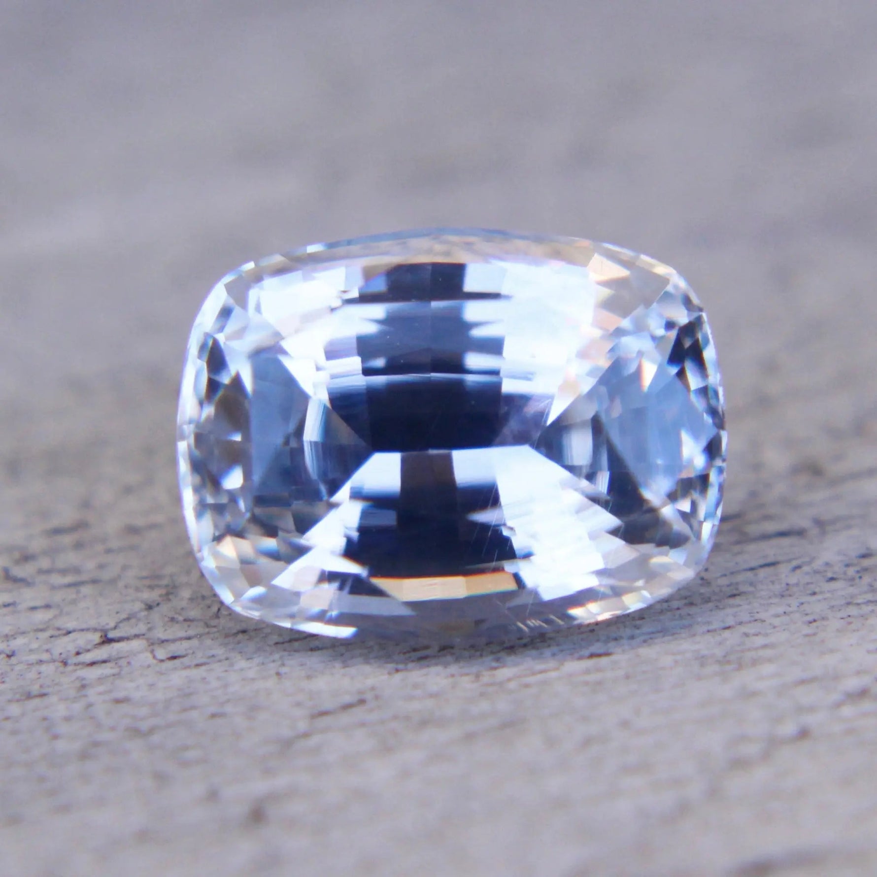Natural Colourless Sapphire - Sapphirepal
