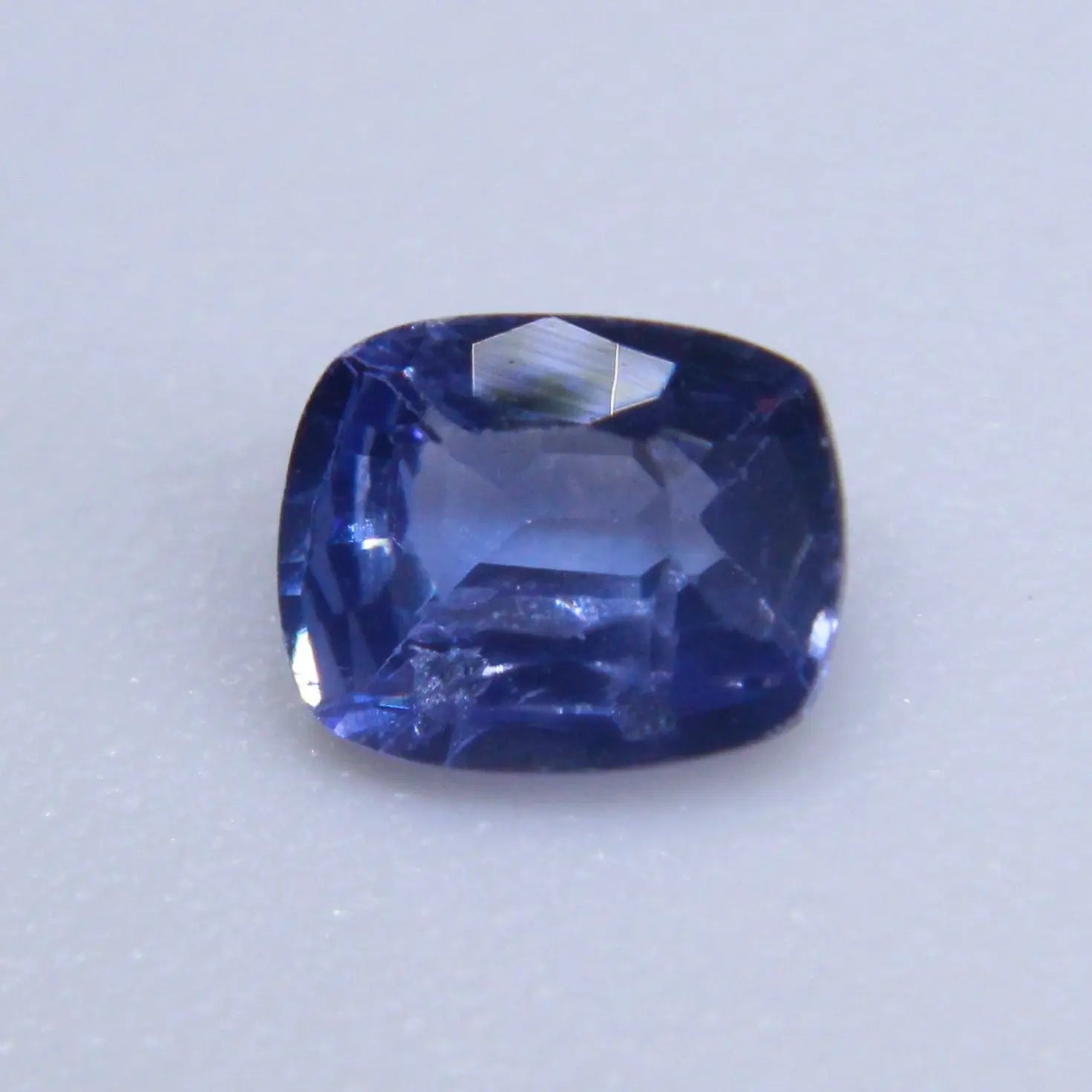 Natural cushion cut blue sapphire with SI clarity for bespoke jewelry