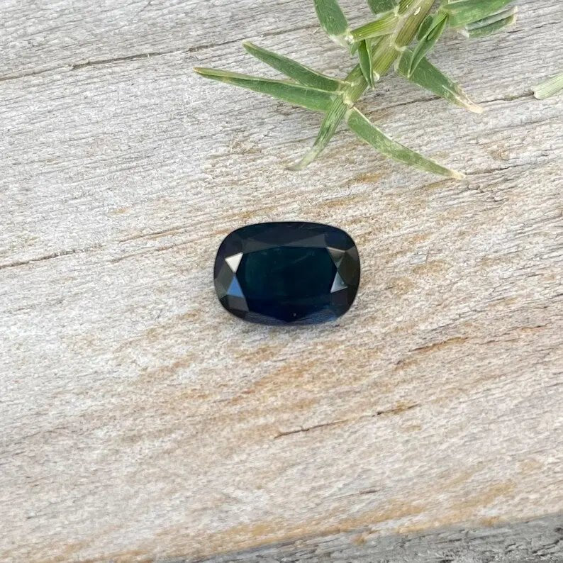 Natural Deep Blue Green Sapphire - Sapphirepal