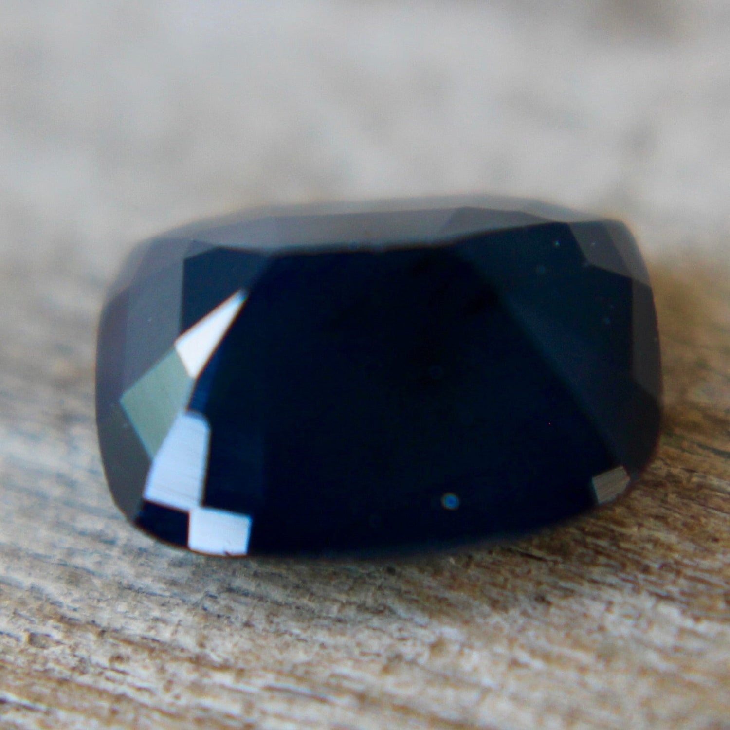 Natural Deep Blue Sapphire - Sapphirepal