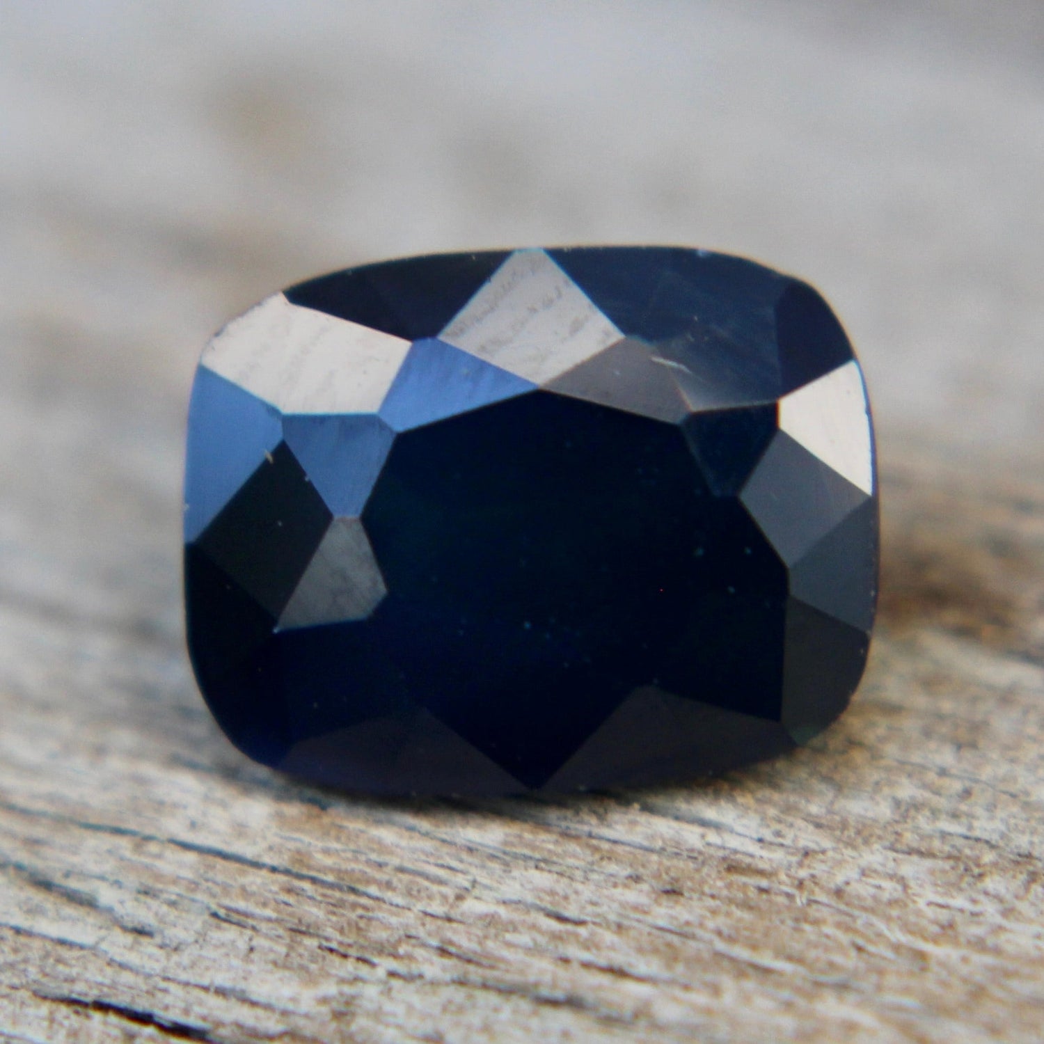 Natural Deep Blue Sapphire - Sapphirepal