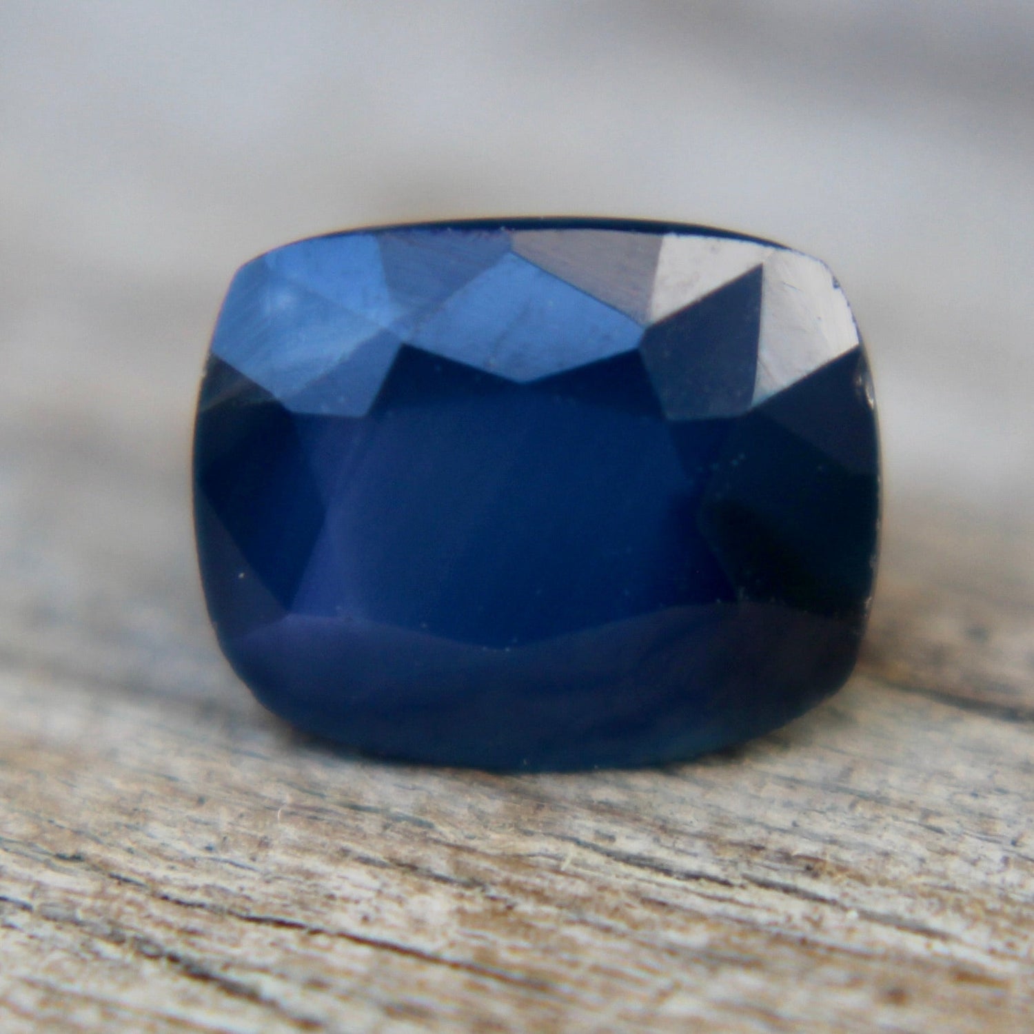 Natural Deep Blue Sapphire - Sapphirepal
