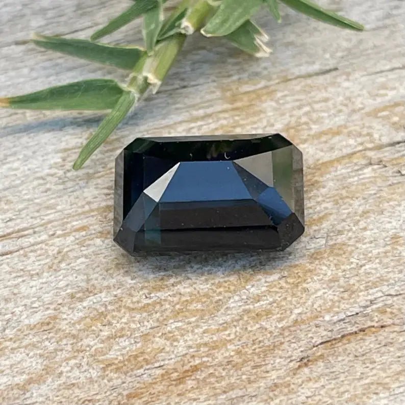 Natural Deep Blue Sapphire - Sapphirepal