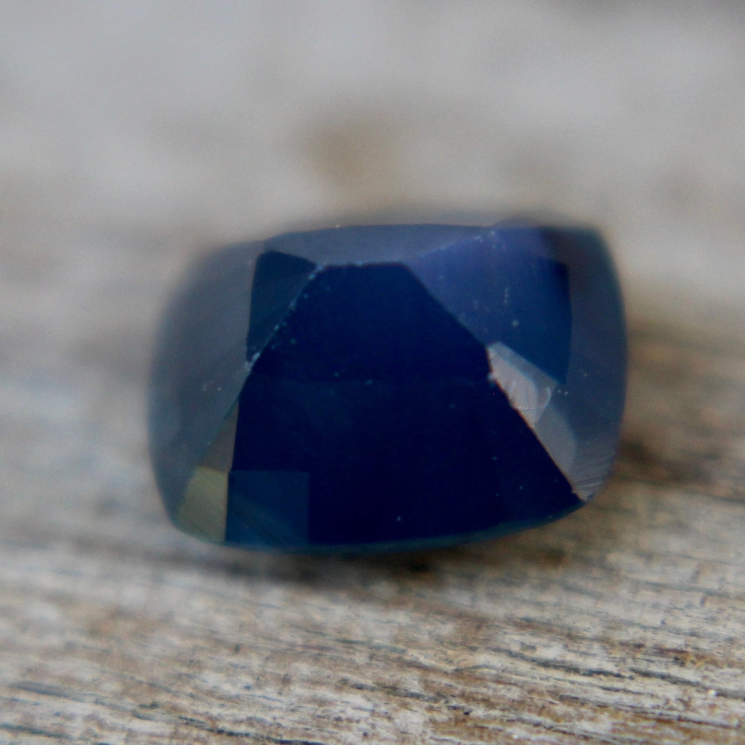Natural Deep Blue Sapphire - Sapphirepal
