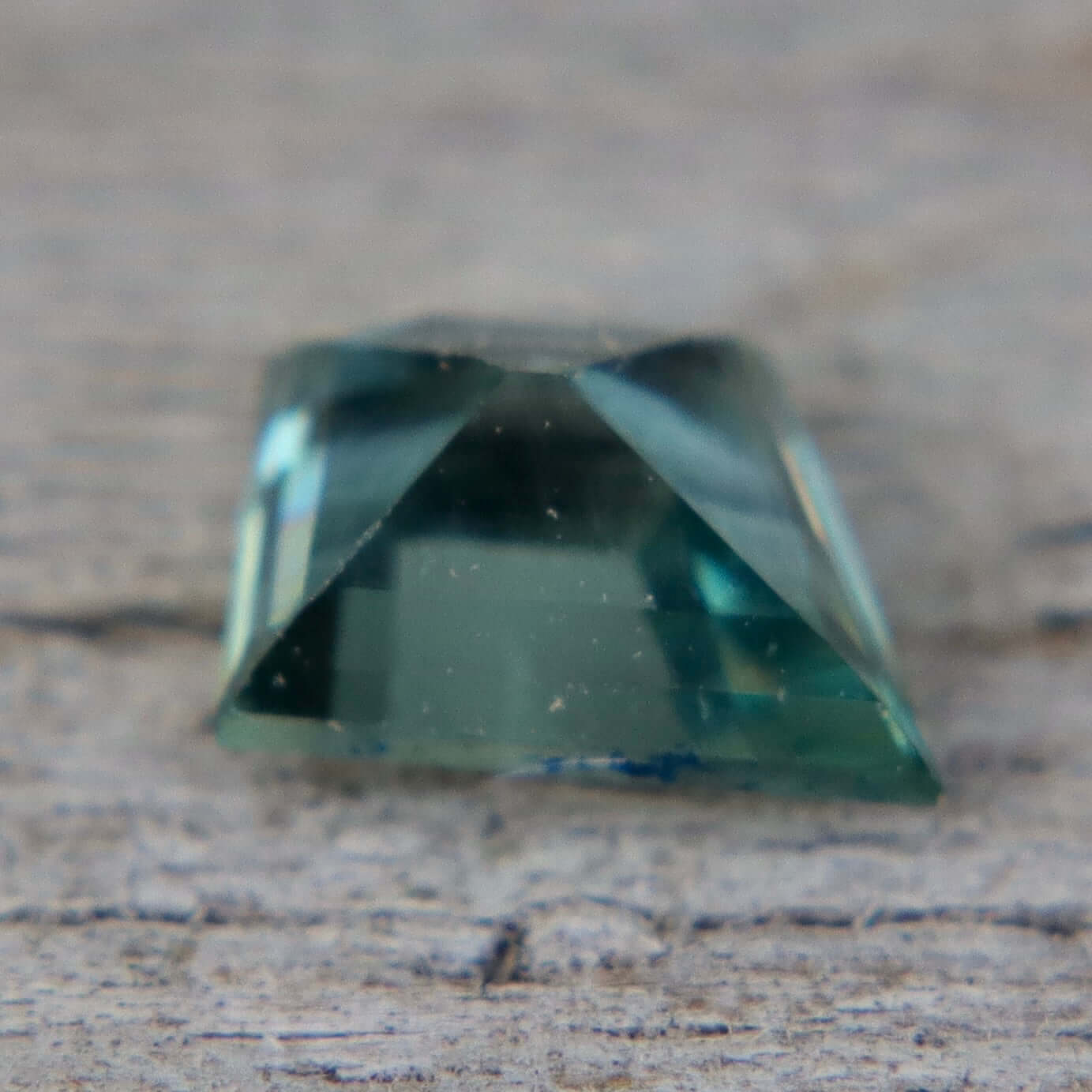 Natural Green Sapphire – 0.75 Ct | Freeform Cut | Unheated | Eye Clean - Sapphirepal