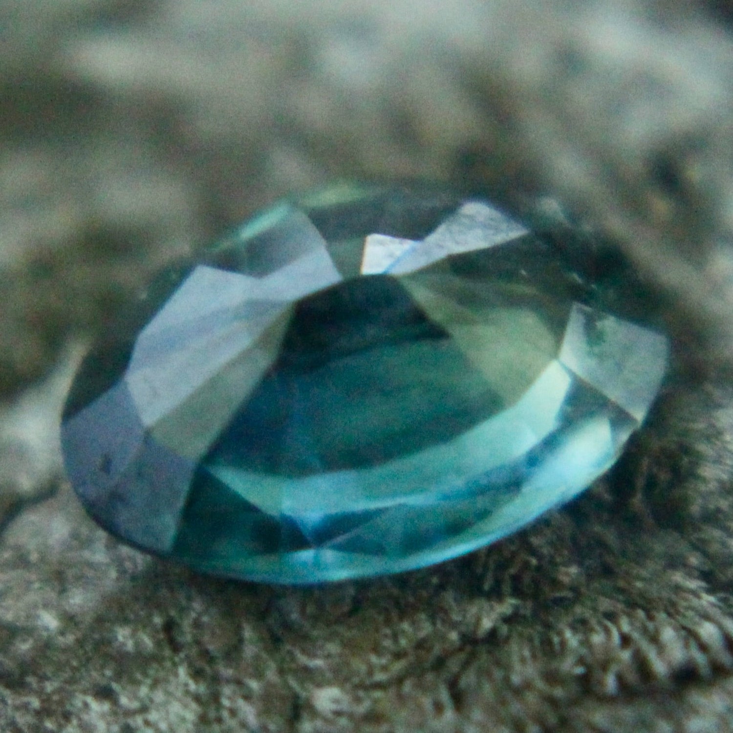 Natural Green Sapphire – 0.76 Carat Oval Cut | Unheated & Eye Clean - Sapphirepal