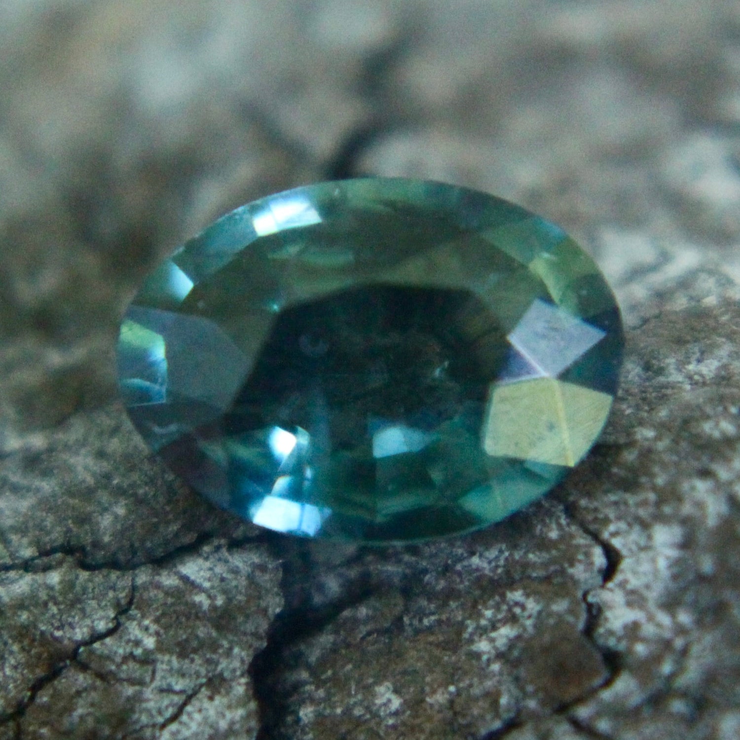 Natural Green Sapphire – 0.76 Carat Oval Cut | Unheated & Eye Clean - Sapphirepal