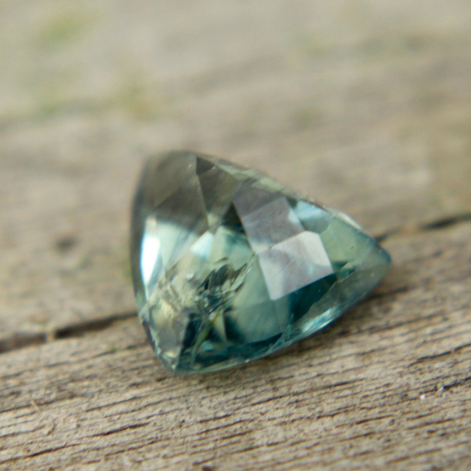 Natural Green Sapphire | 0.87 Carat | Trillion - Sapphirepal