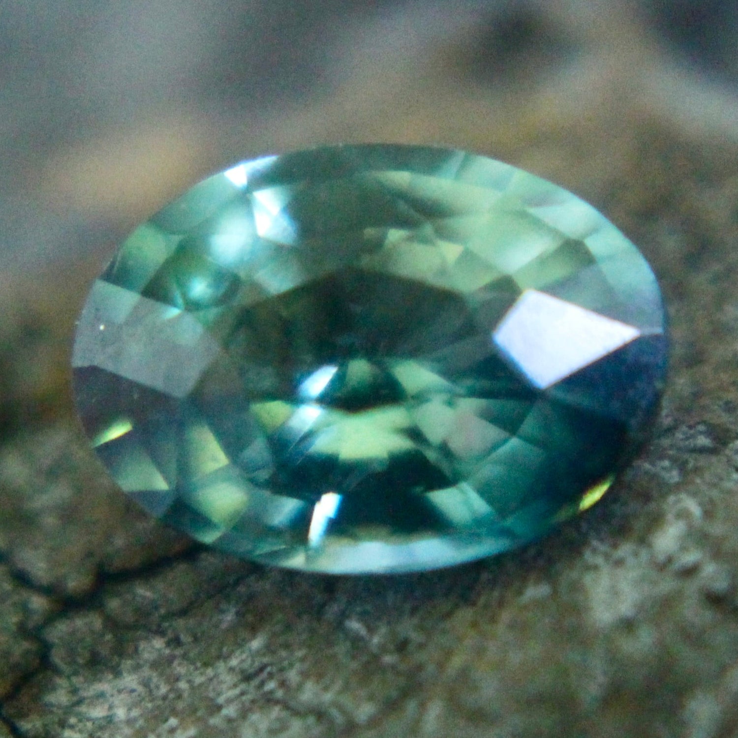 Natural Green Sapphire – 0.92 Carat Oval Cut | Eye Clean | Unheated Earth - Mined Gemstone - Sapphirepal