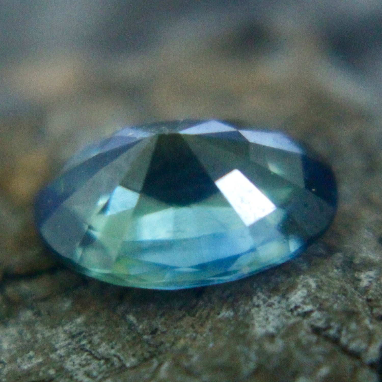 Natural Green Sapphire – 0.92 Carat Oval Cut | Eye Clean | Unheated Earth - Mined Gemstone - Sapphirepal