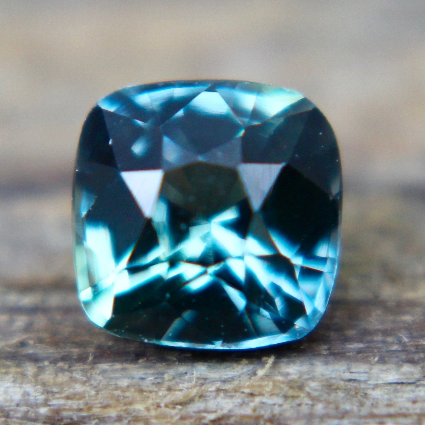 Natural Green Sapphire - Sapphirepal