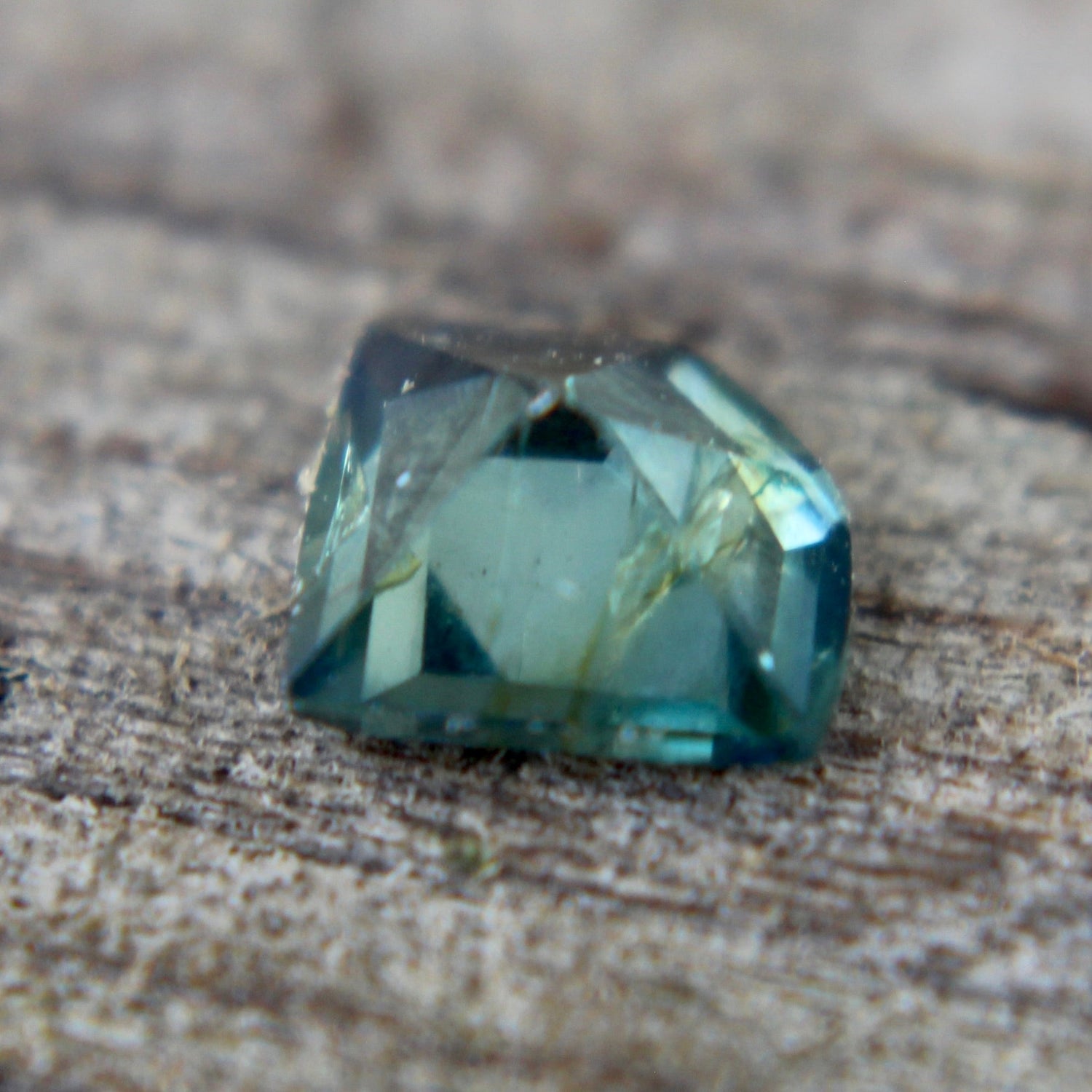 Untreated Madagascan green sapphire 6.33x5.43x2.45 mm, loose stone for fine jewelry
