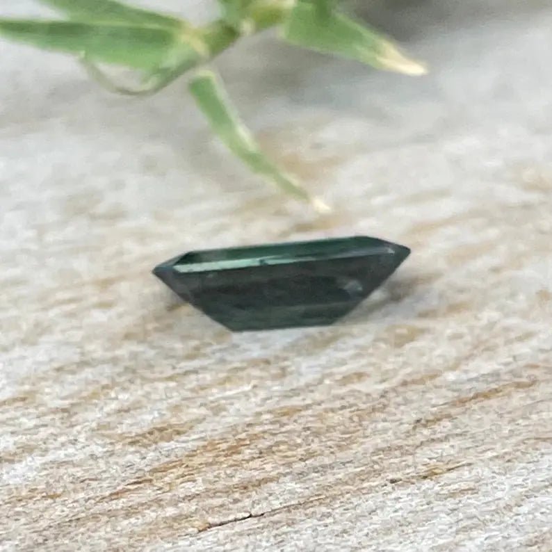 Natural Green Sapphire - Sapphirepal