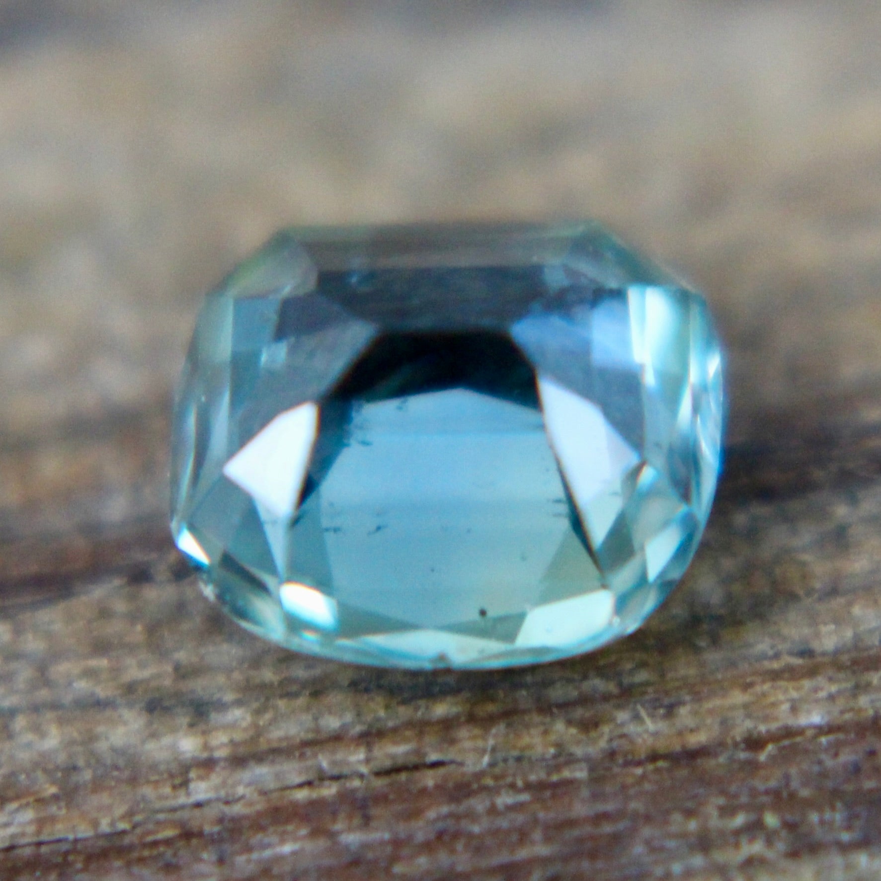 Natural Green Sapphire - Sapphirepal
