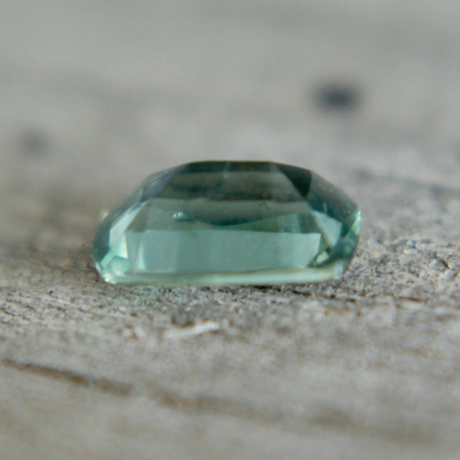 Natural Green Sapphire - Sapphirepal