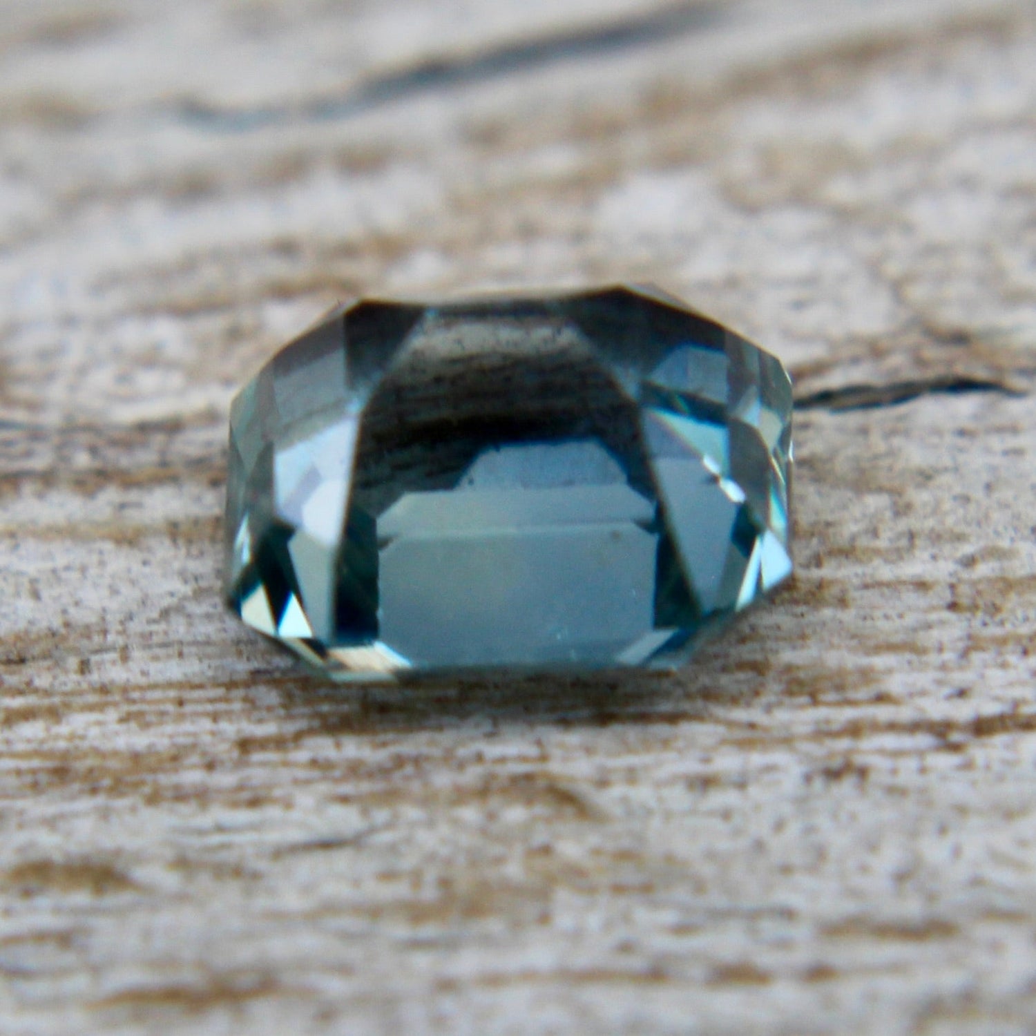 Natural Green Sapphire - Sapphirepal