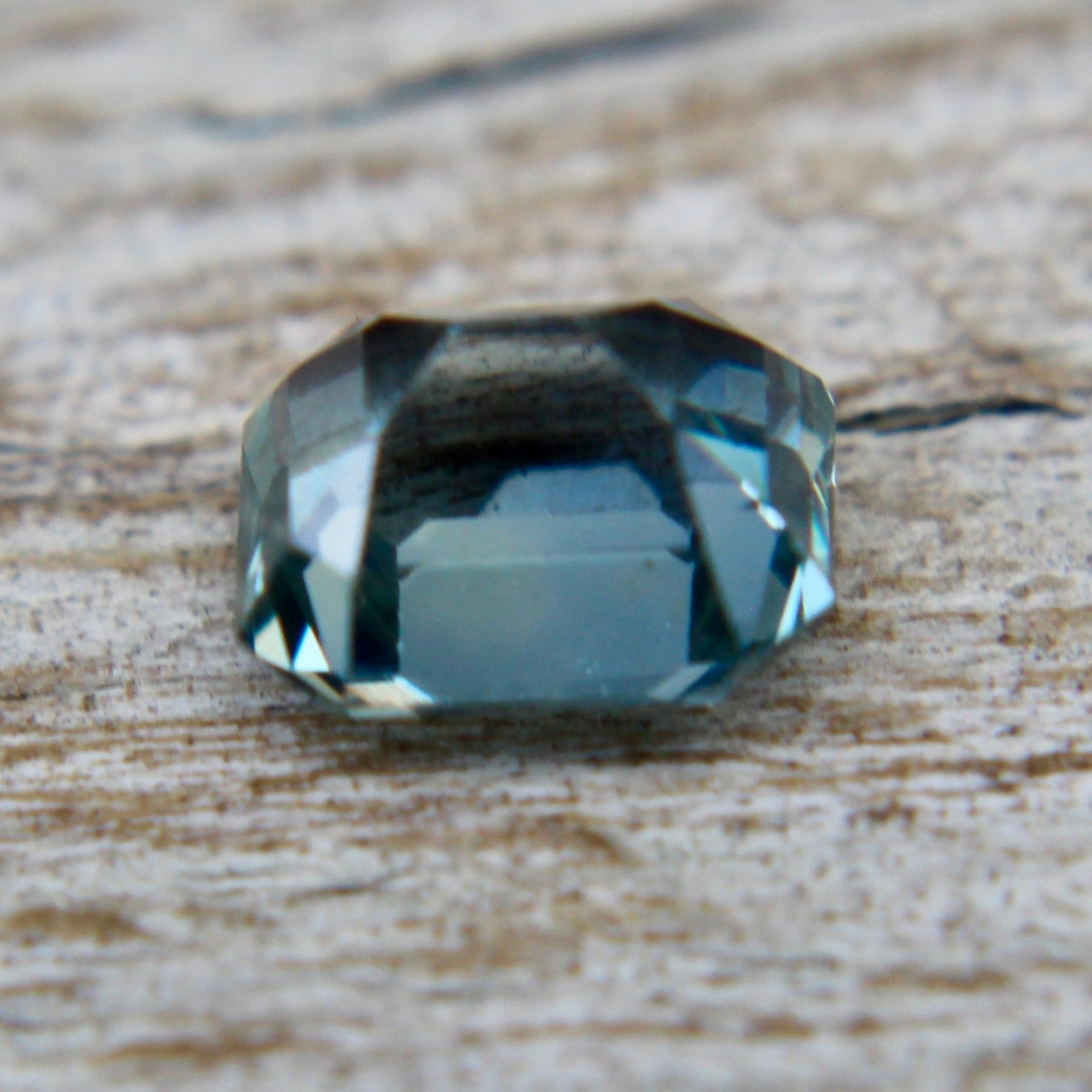 Natural Green Sapphire - Sapphirepal
