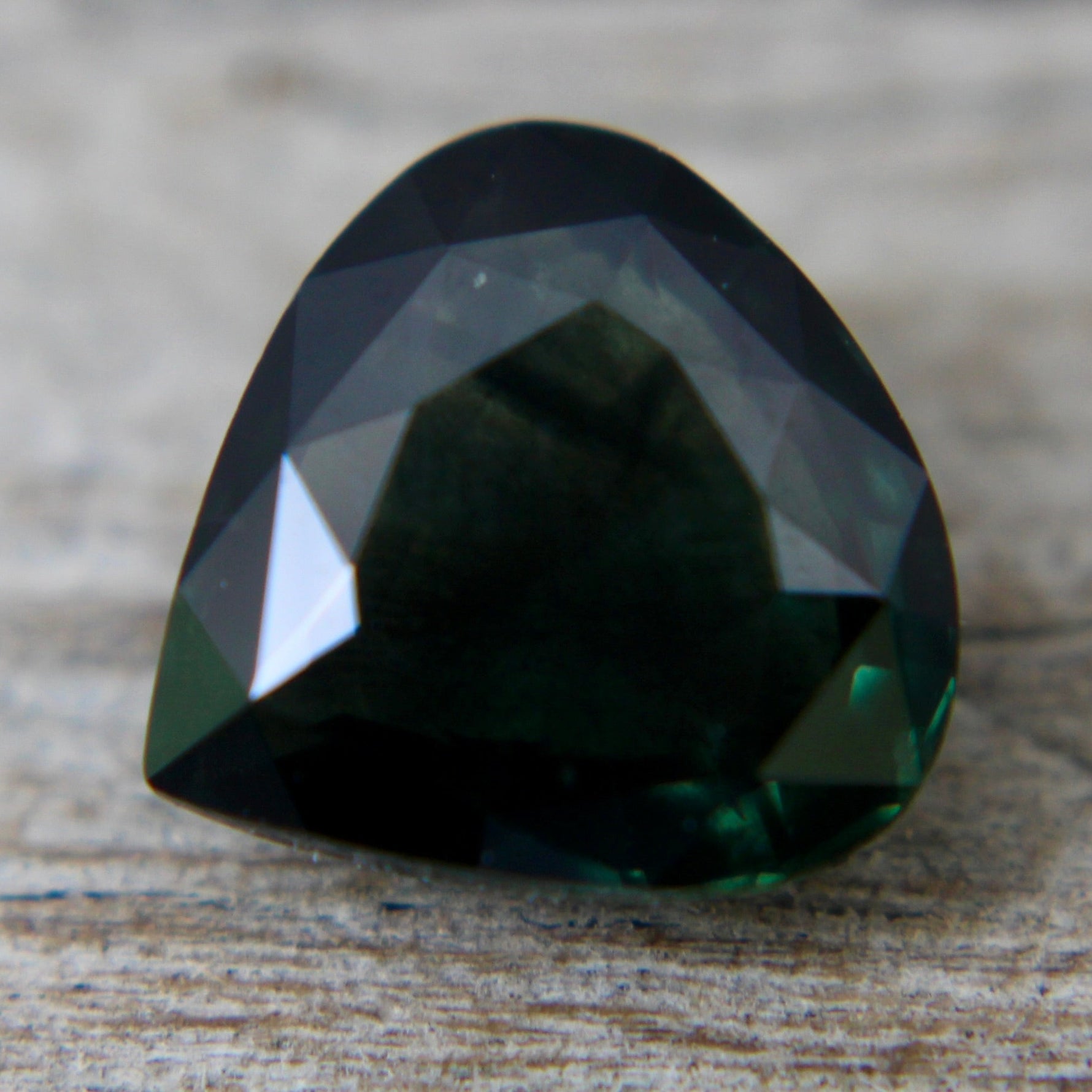 Eye-Clean Natural Green Sapphire 2 Carats – Ethically Sourced Gem from Ceylon