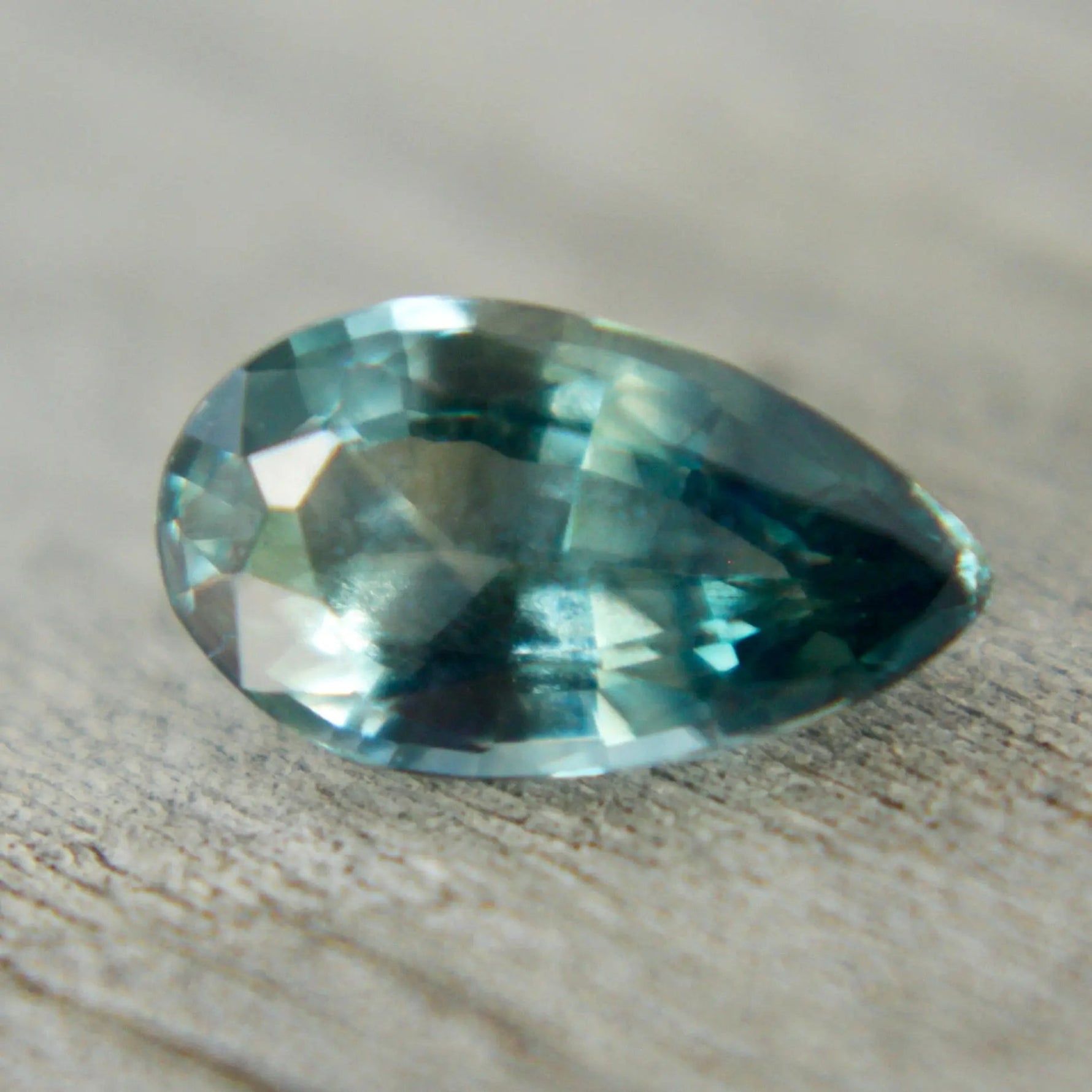 Natural Green Sapphire - Sapphirepal