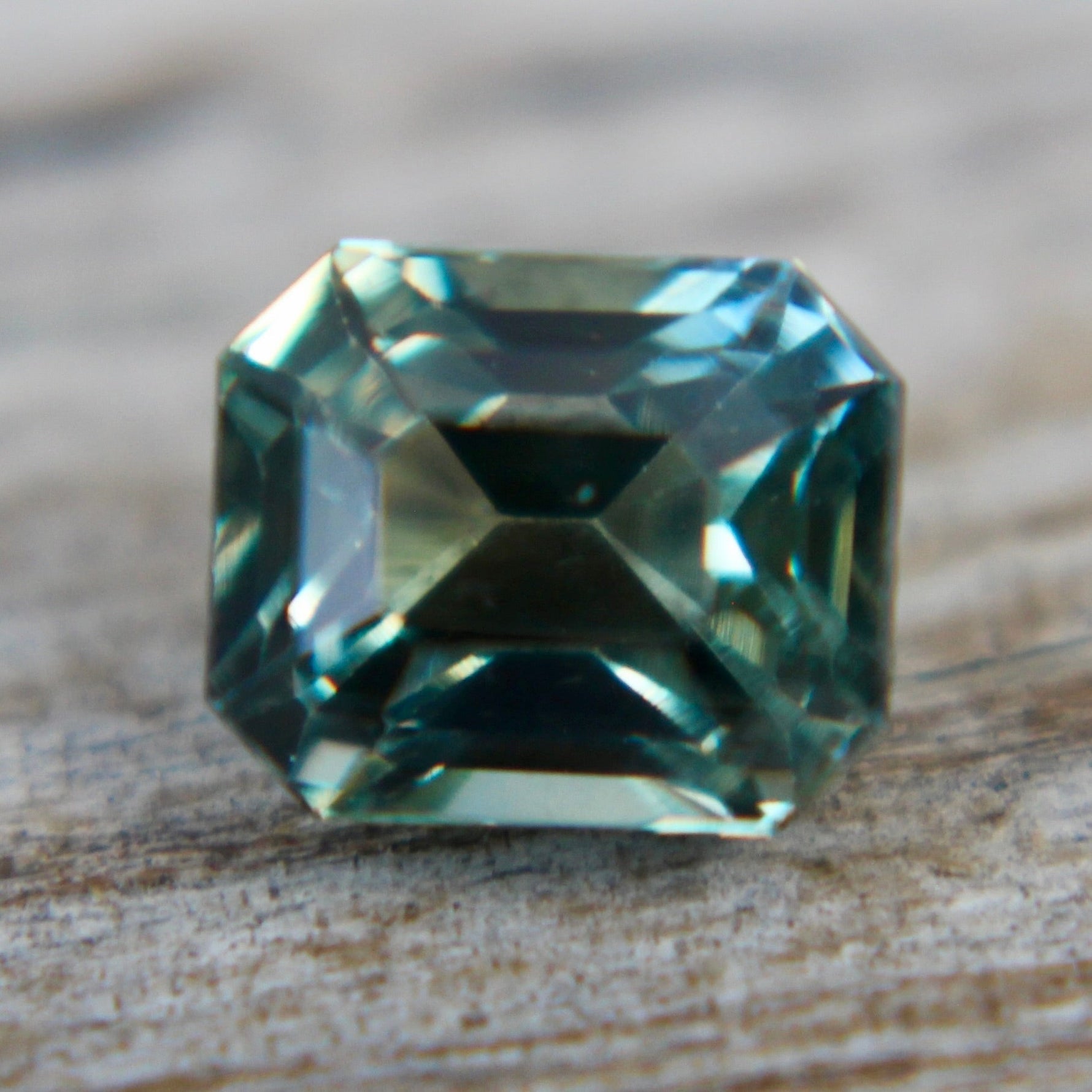Natural Green Sapphire - Sapphirepal