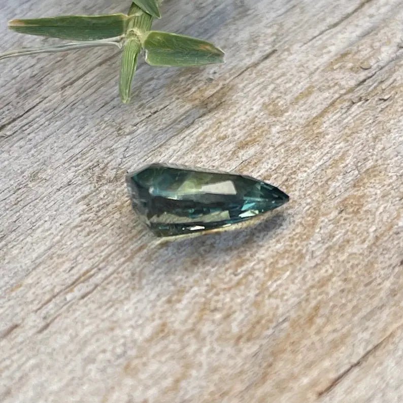 Natural Green Sapphire - Sapphirepal