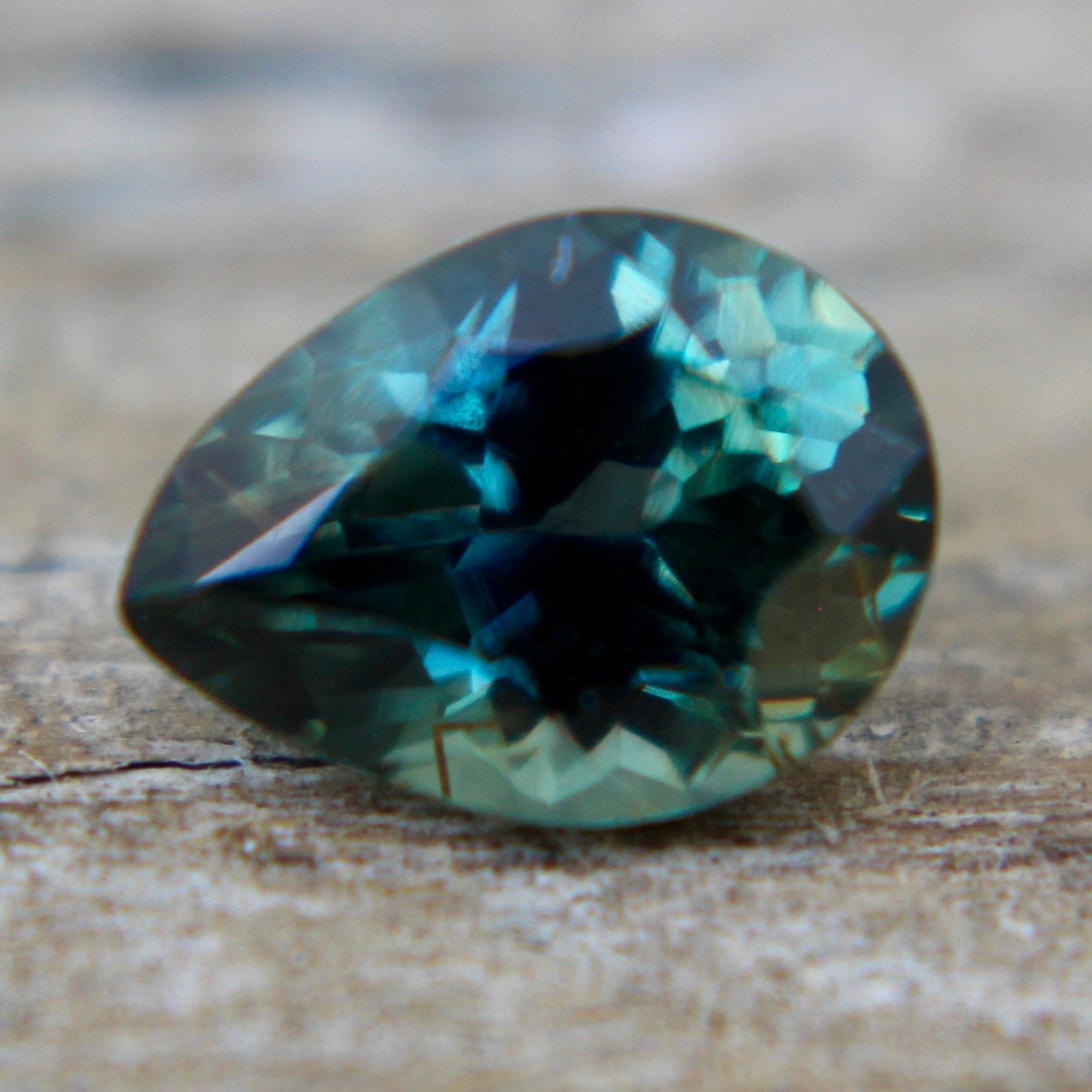 Natural Green Sapphire - Sapphirepal