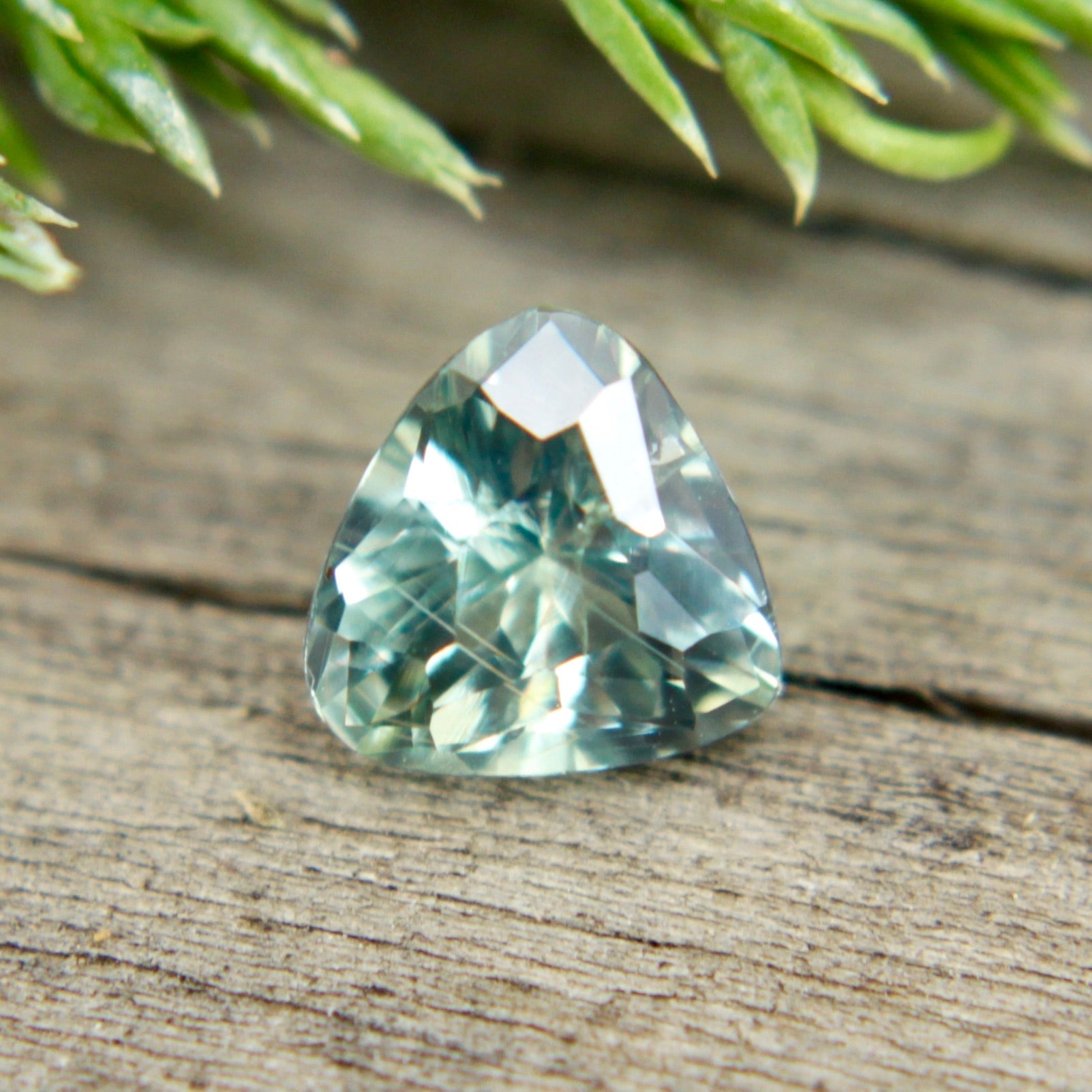 Natural Green Sapphire - Sapphirepal