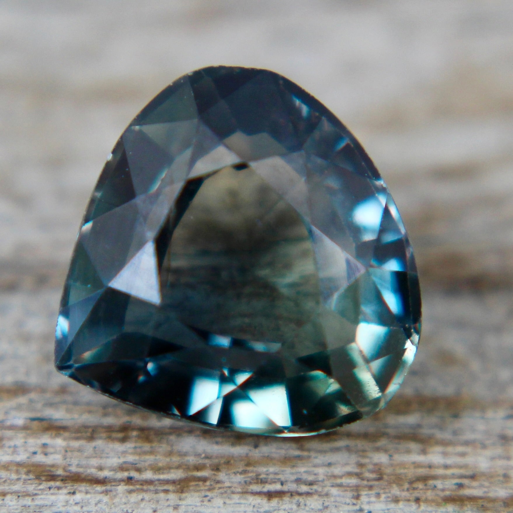Natural Green Sapphire - Sapphirepal