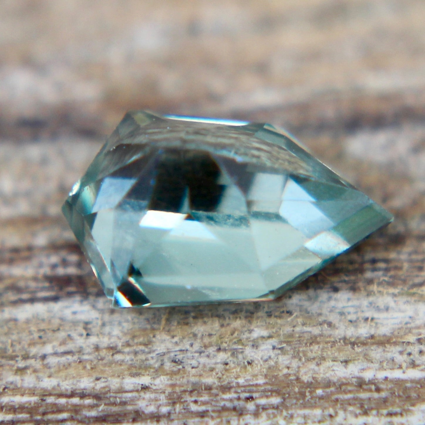 Natural Green Sapphire - Sapphirepal