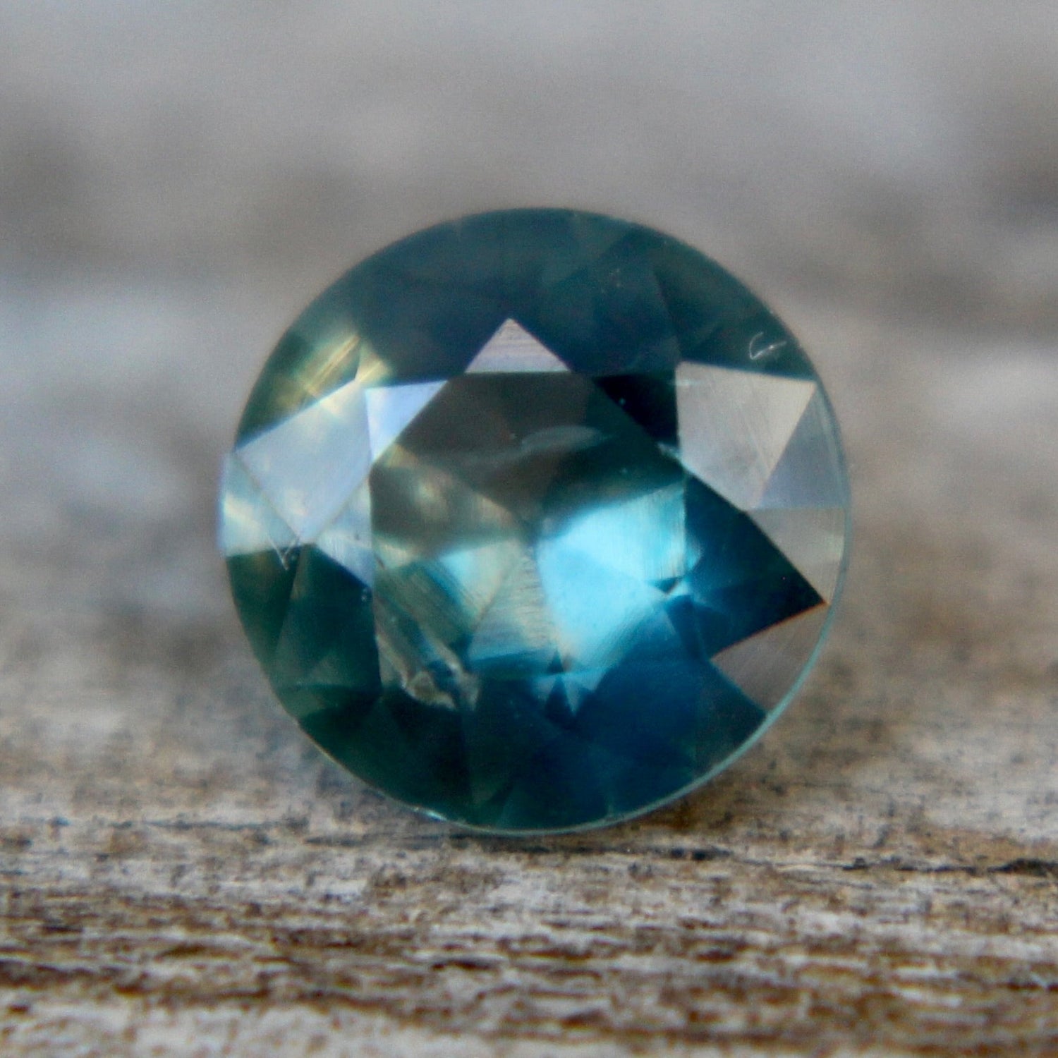 Natural Green Sapphire - Sapphirepal