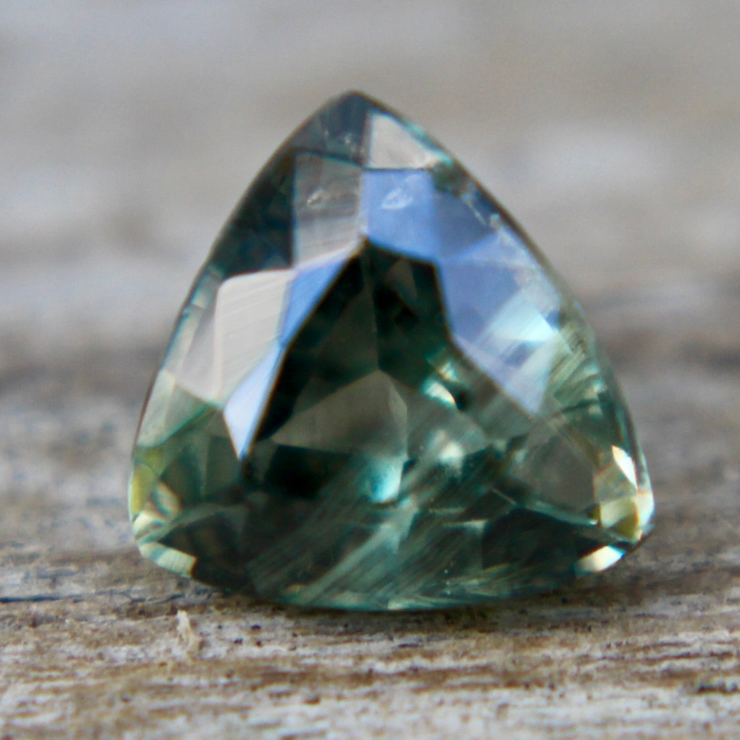 Natural Green Sapphire - Sapphirepal