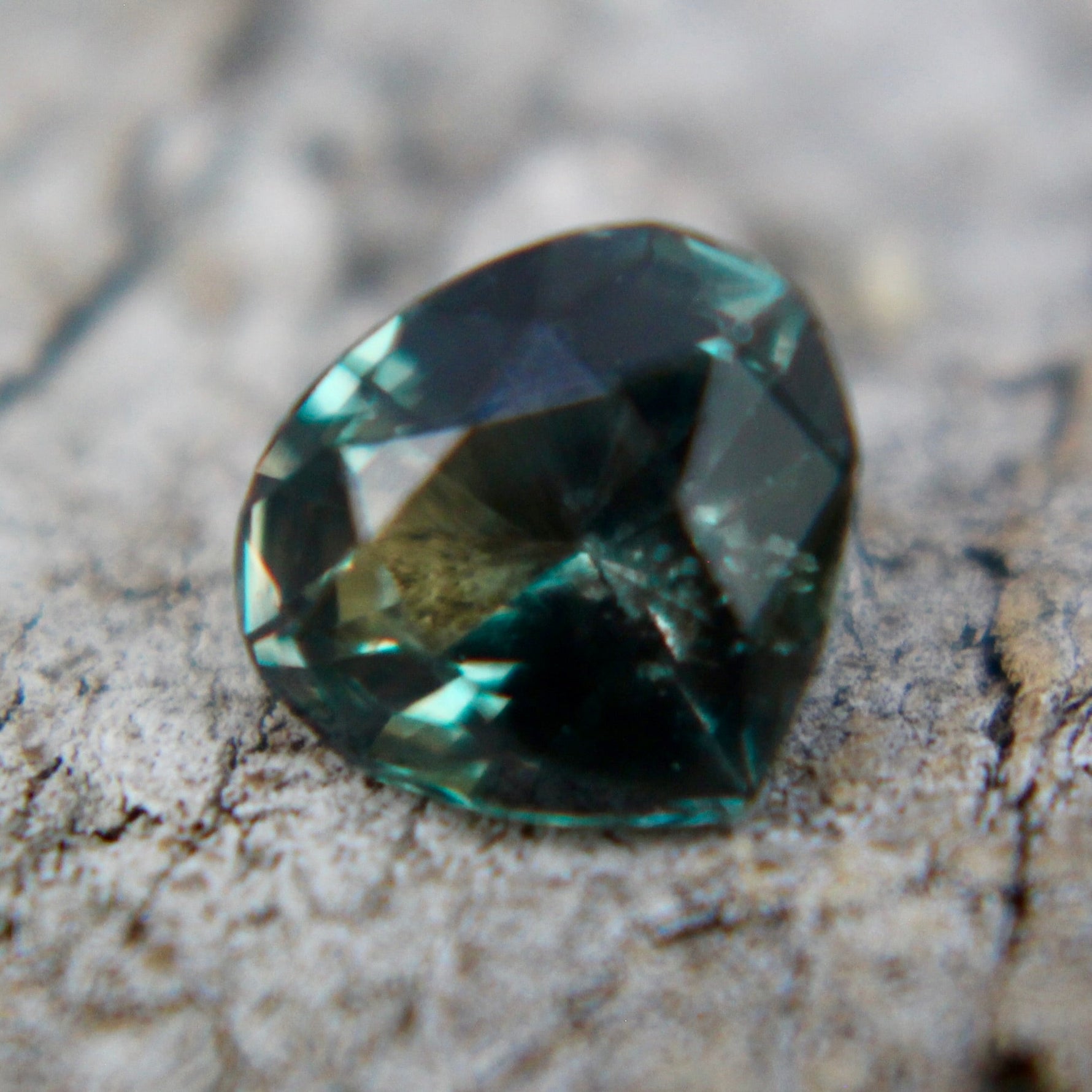Natural Green Sapphire - Sapphirepal
