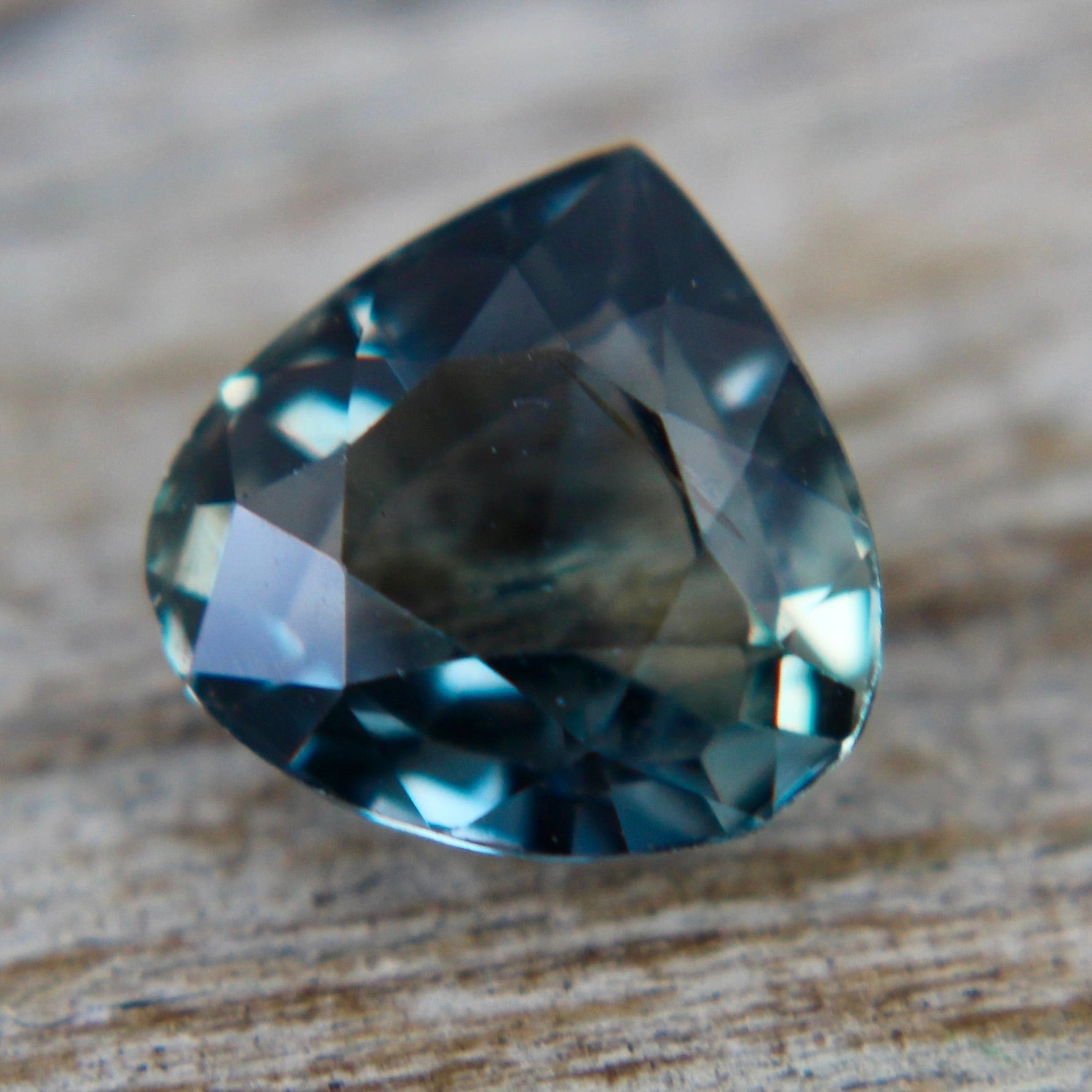 Natural Green Sapphire - Sapphirepal