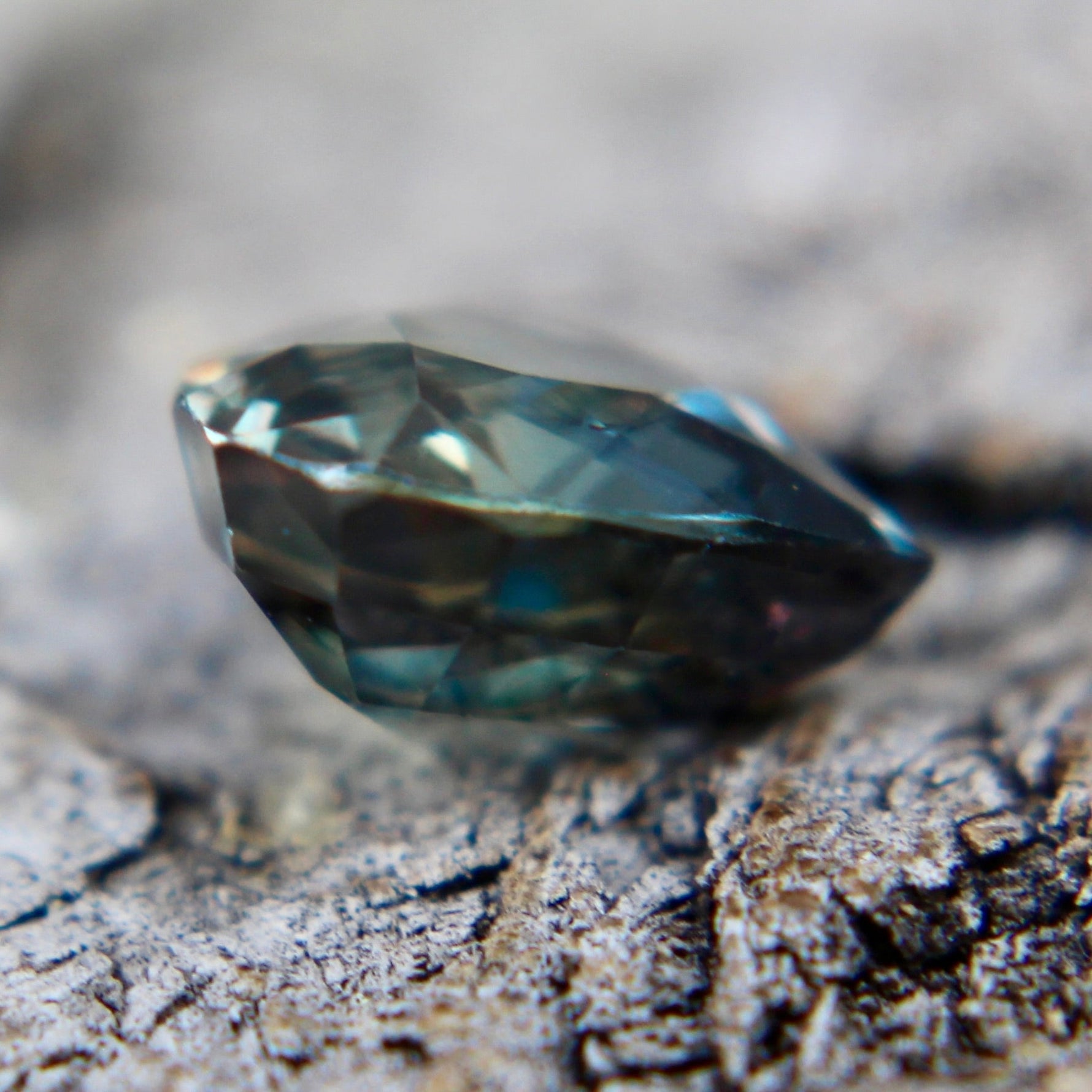 Natural Green Sapphire - Sapphirepal