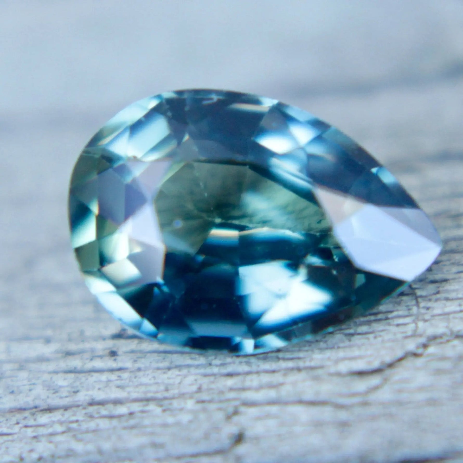 Natural Green Sapphire - Sapphirepal