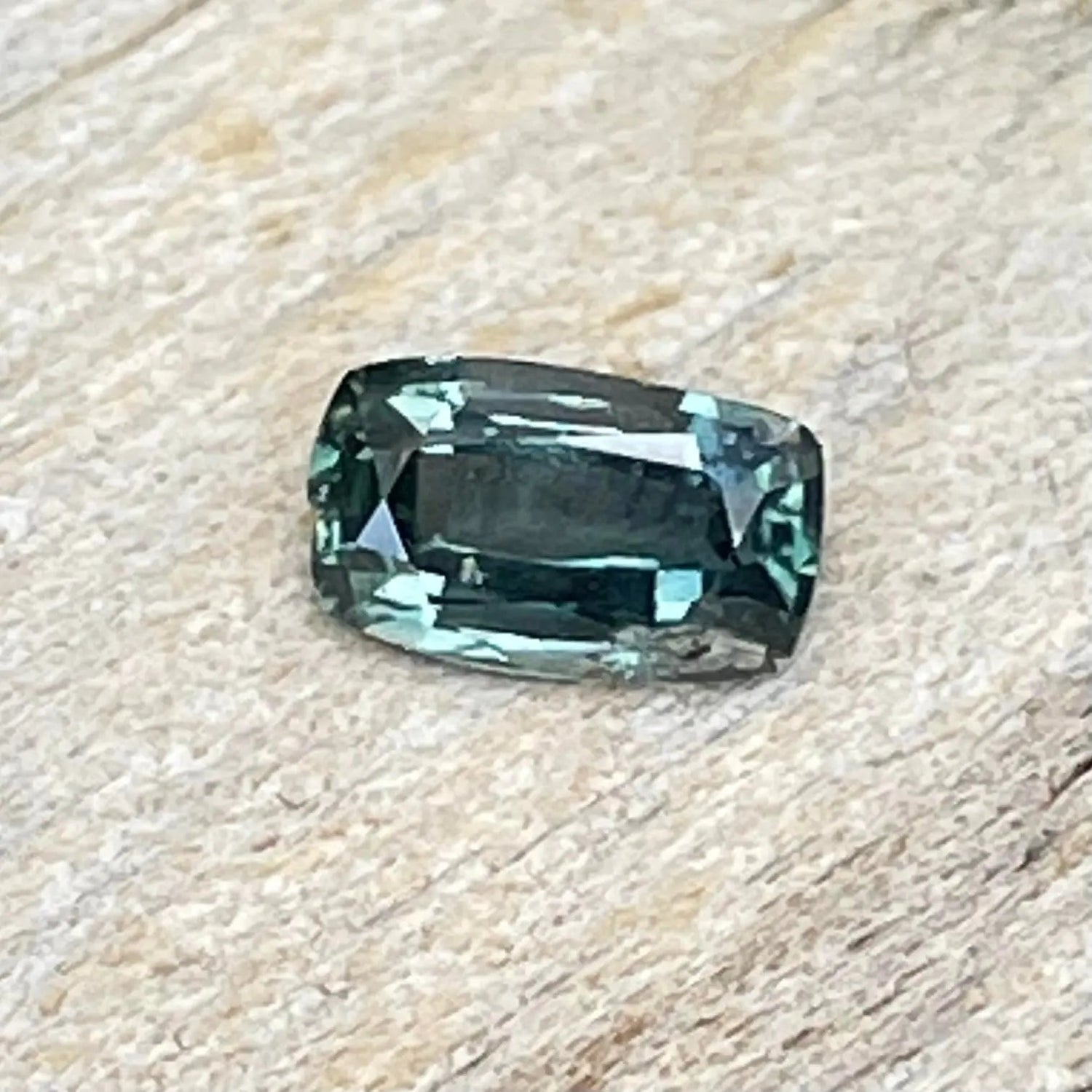 Natural Green Sapphire - Sapphirepal