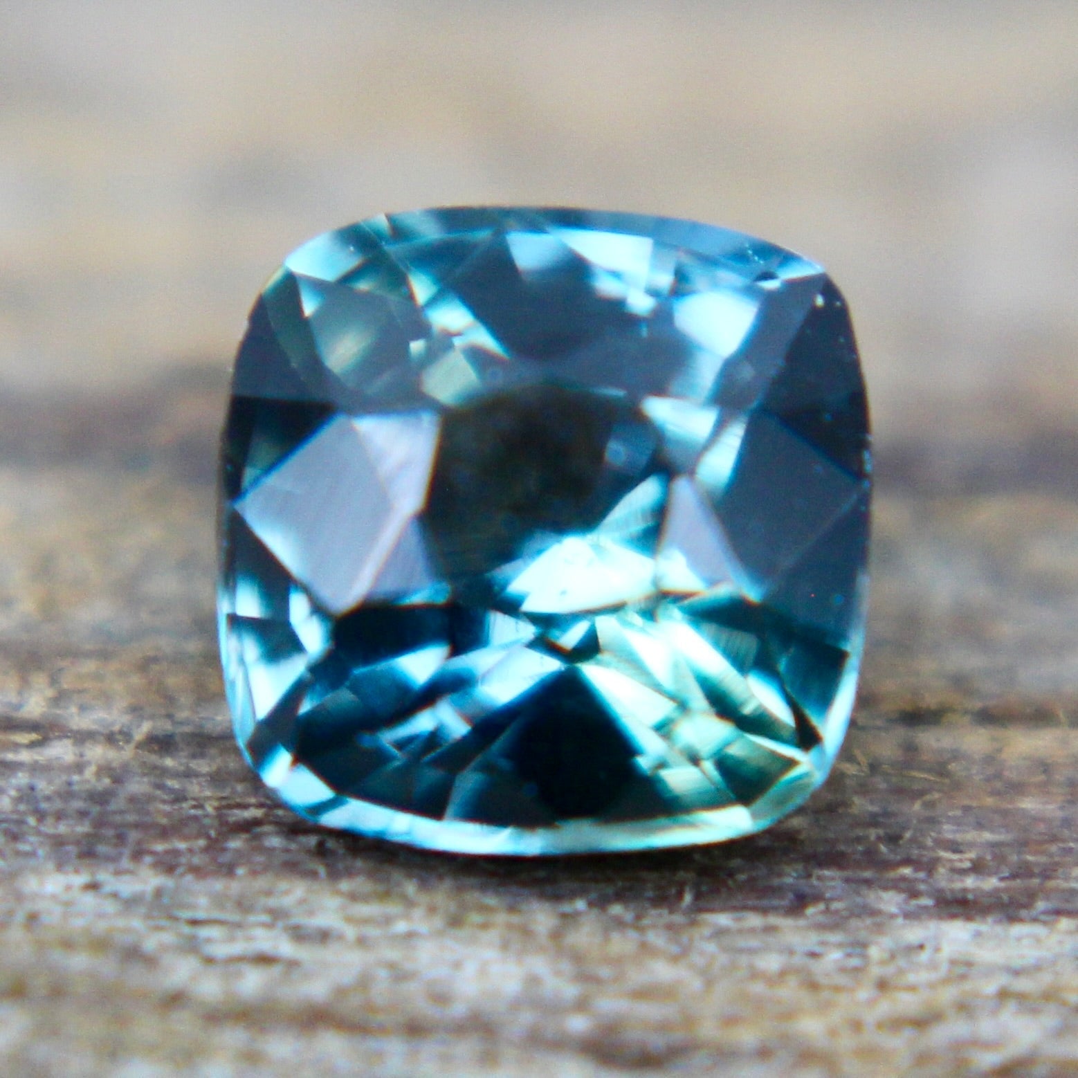 5.05x5.05x3.60 mm green sapphire for engagement ring
