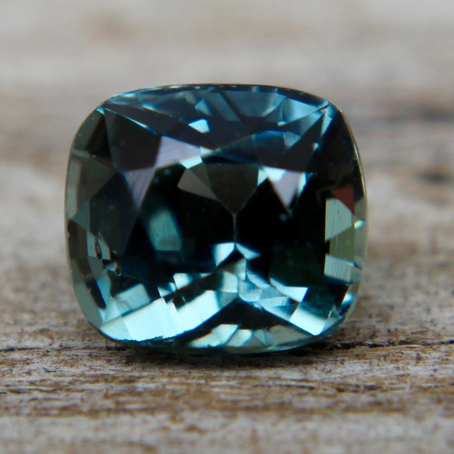 Natural Green Sapphire - Sapphirepal