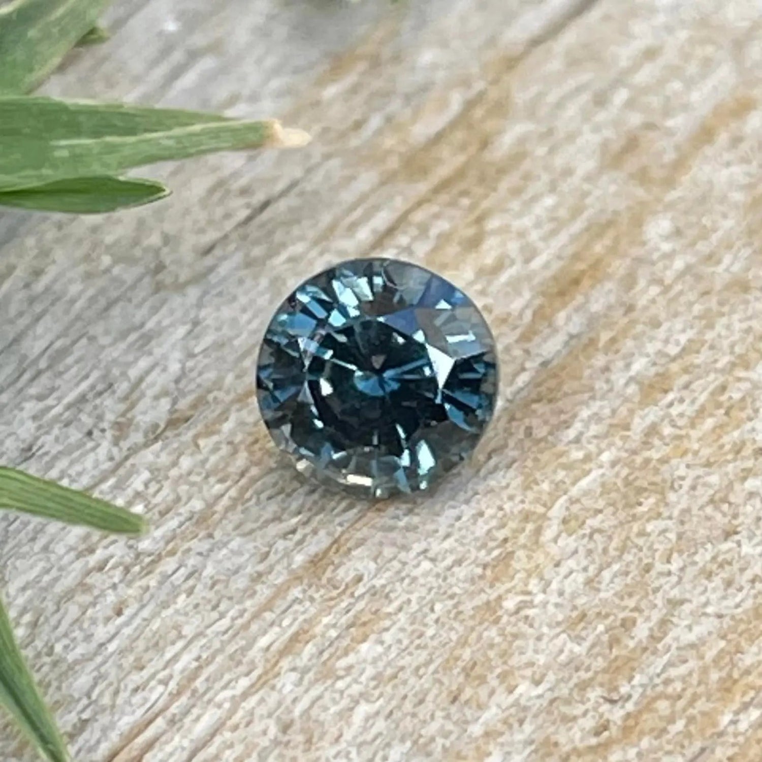 Natural Green Sapphire - Sapphirepal