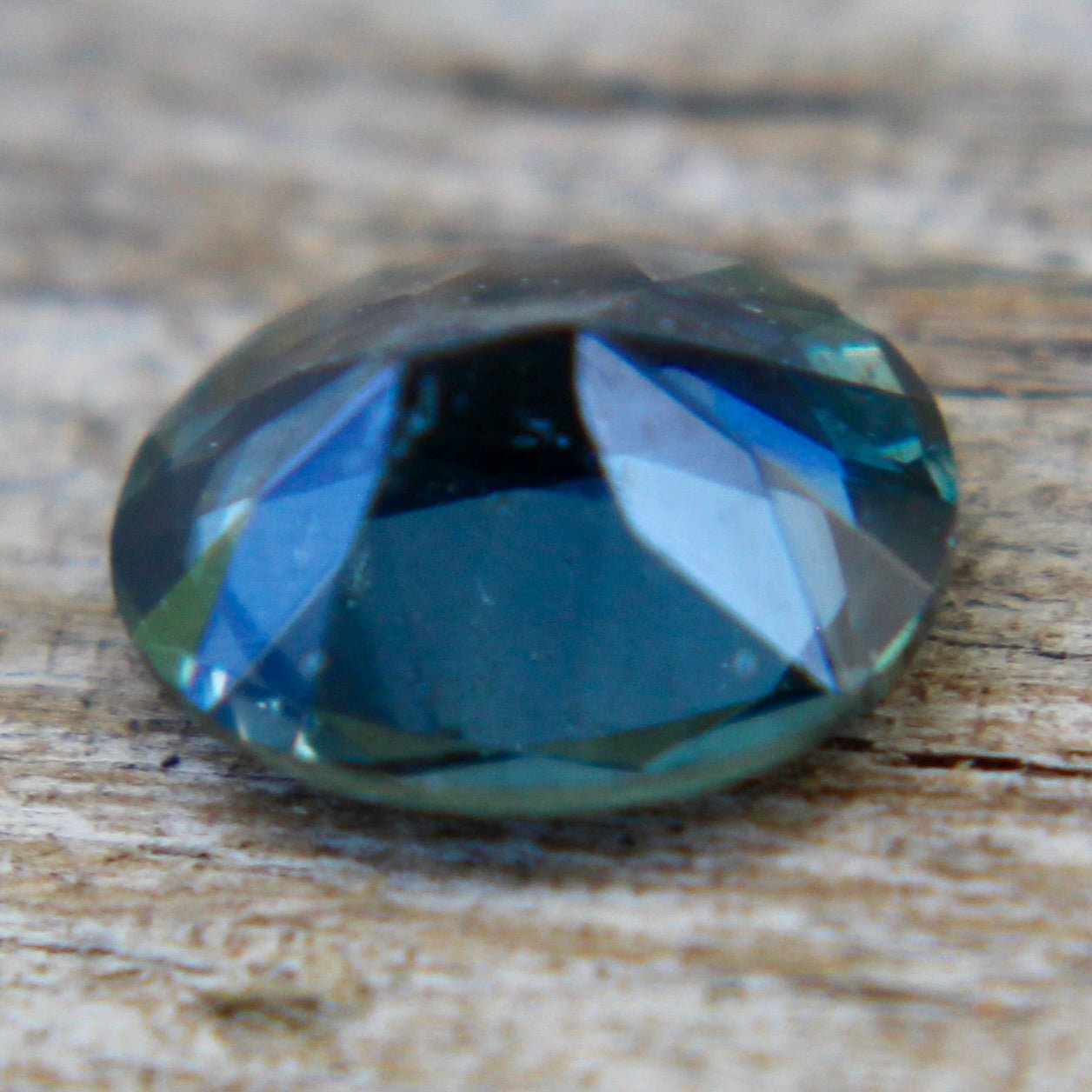 Natural Green Sapphire - Sapphirepal