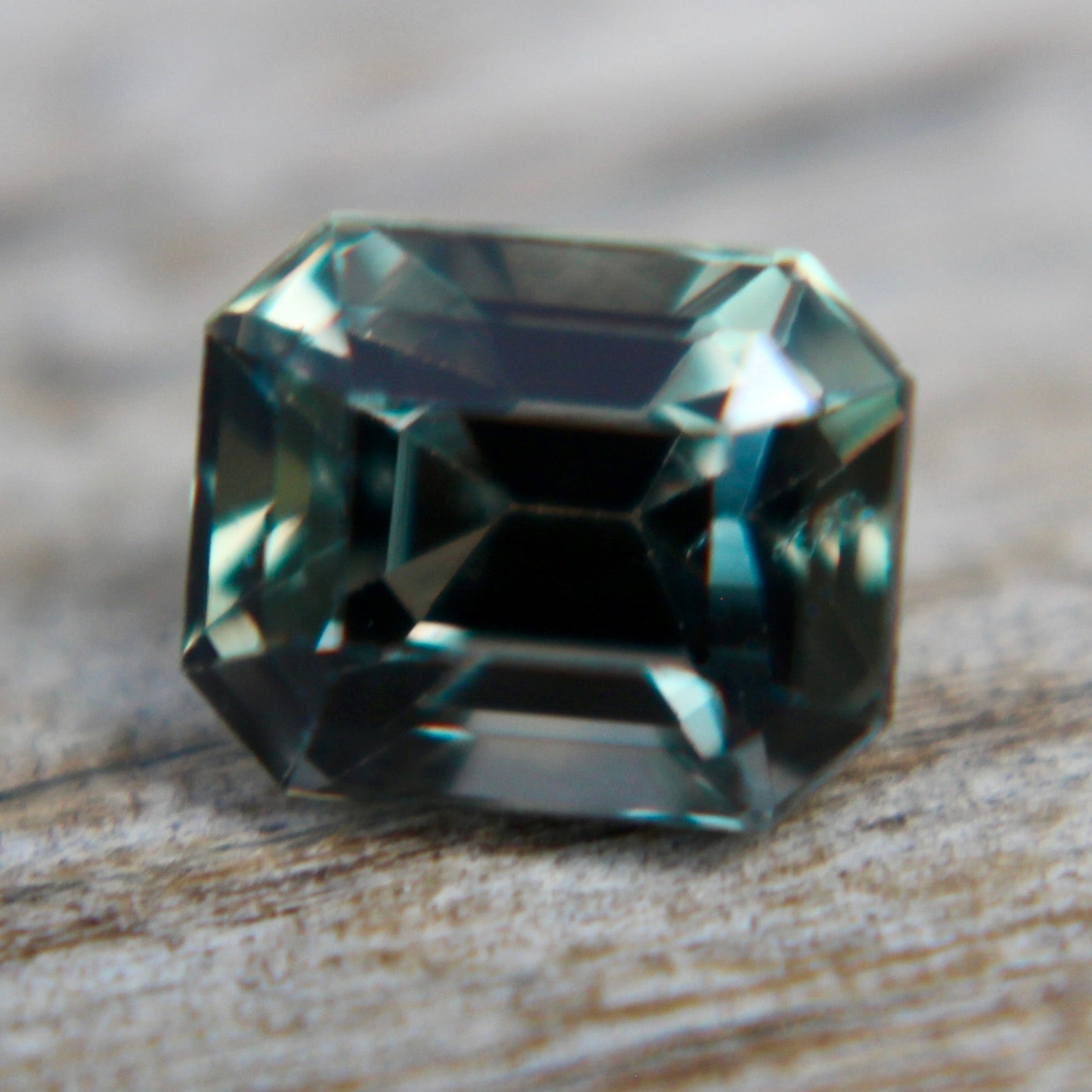 Natural Green Sapphire - Sapphirepal