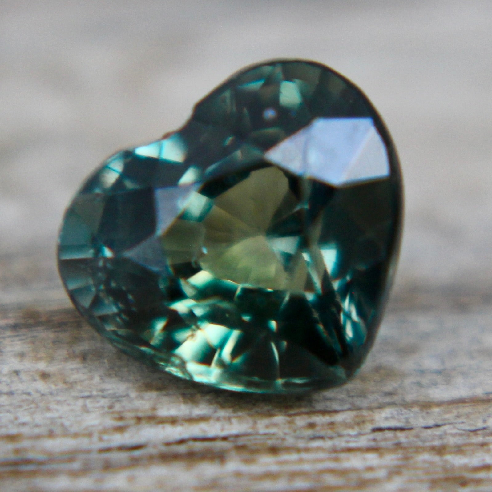 Natural Green Sapphire - Sapphirepal