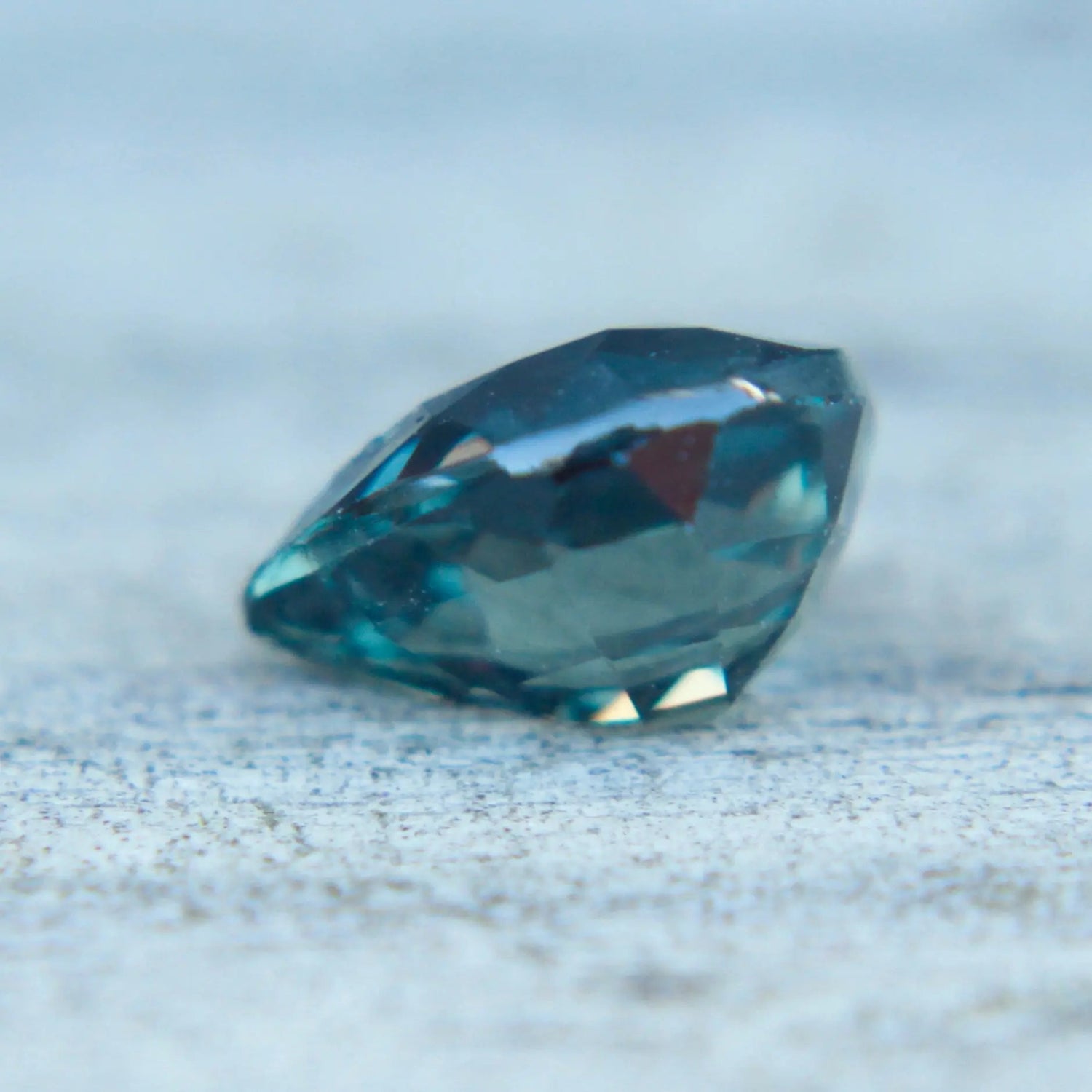 Natural Green Sapphire - Sapphirepal