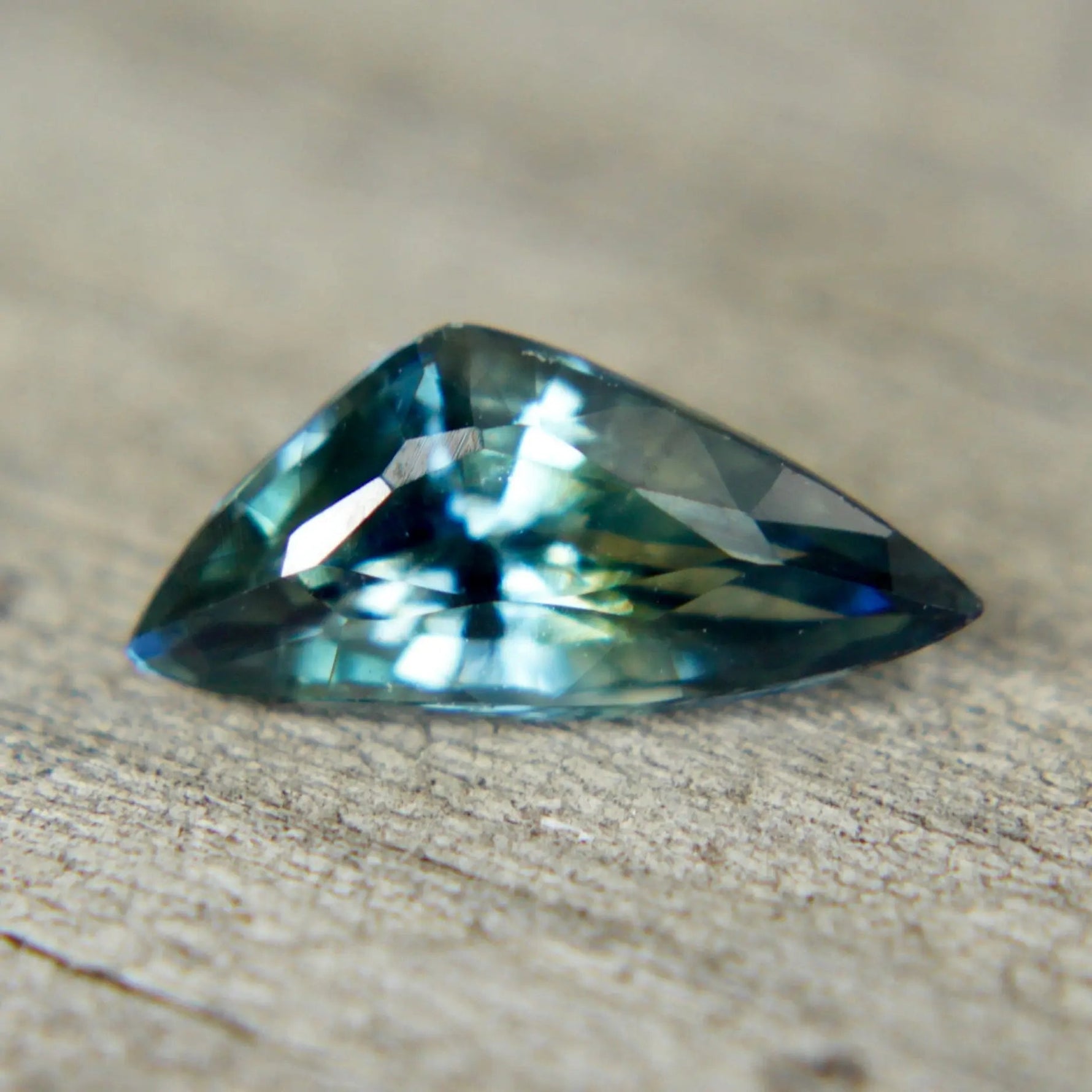 Natural Green Sapphire - Sapphirepal