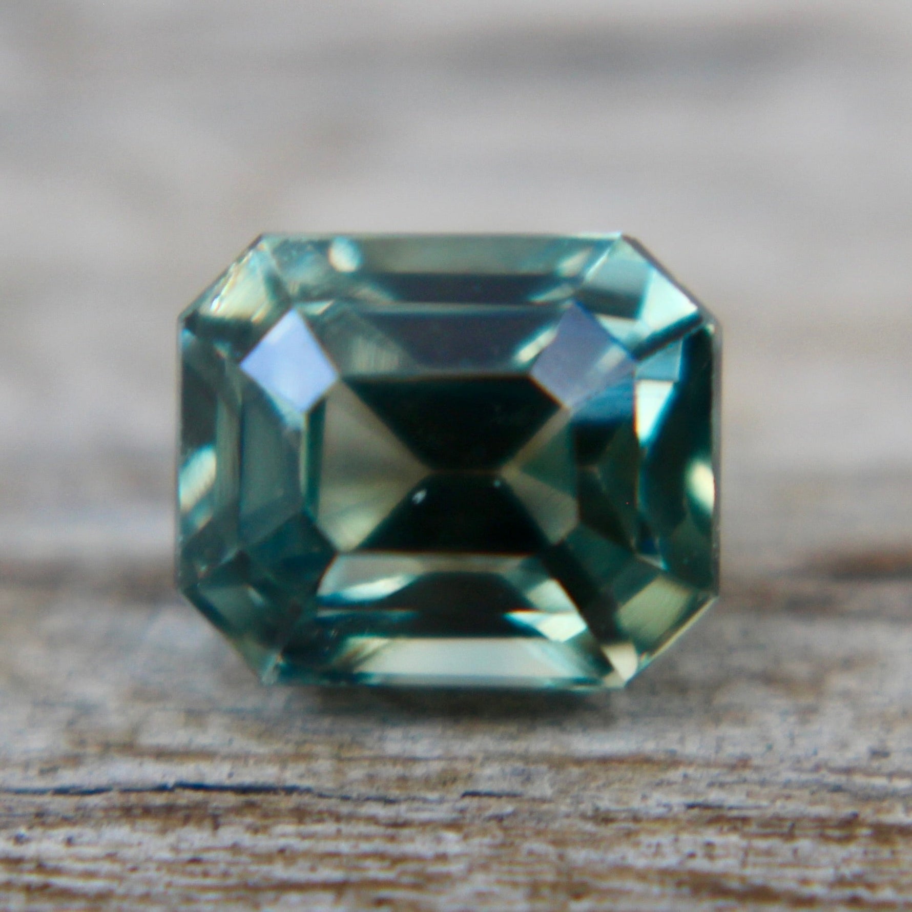 Natural Green Sapphire - Sapphirepal