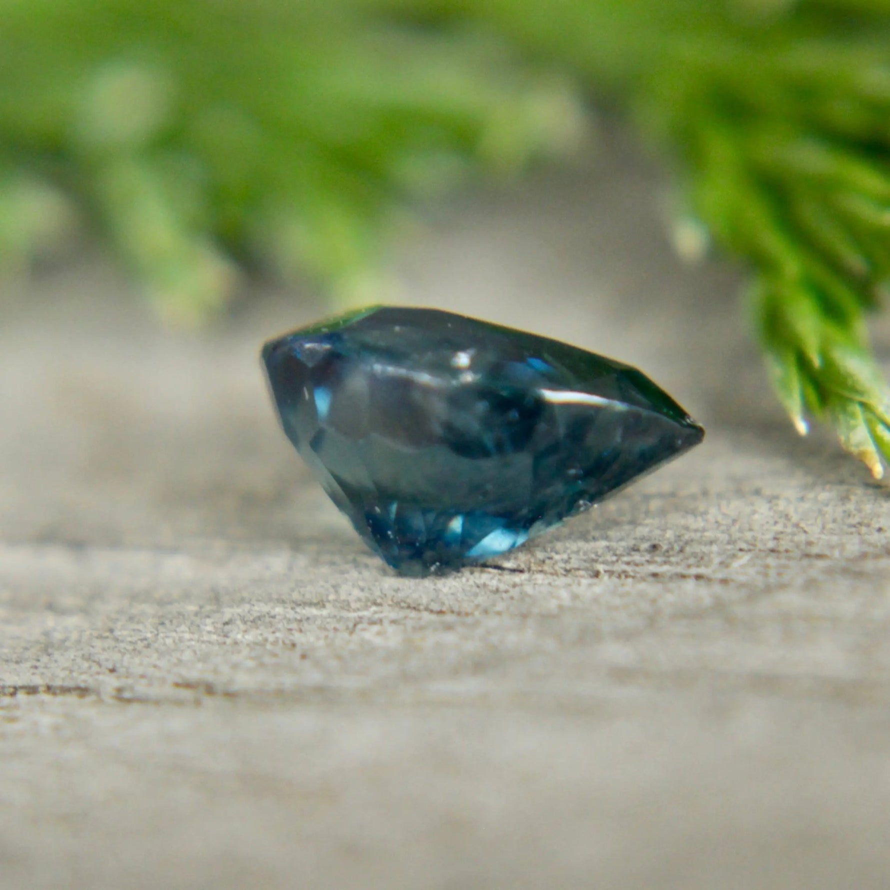 Natural Green Sapphire - Sapphirepal